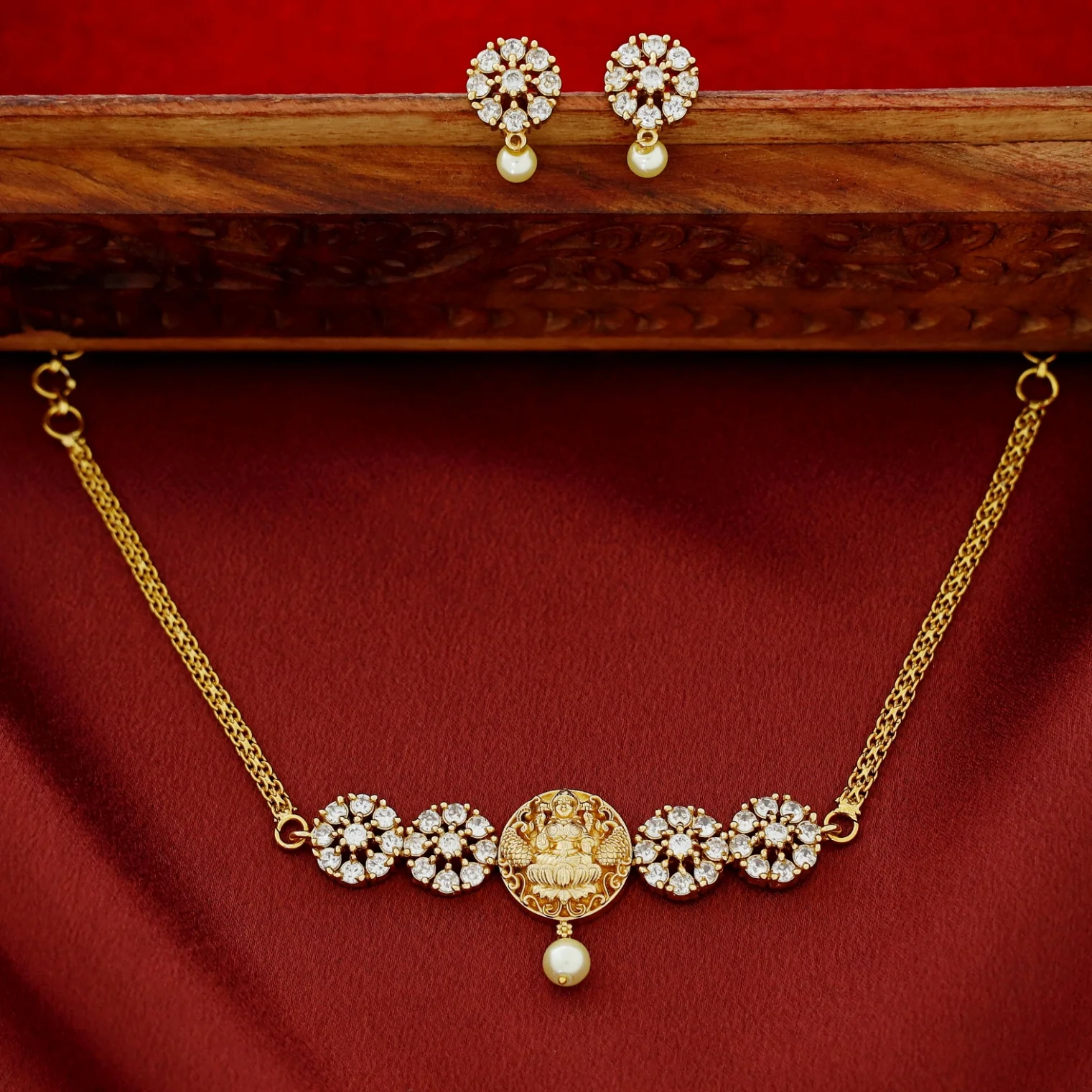 Rageswari Pearl Tetra Flower Choker With Earring - Image 3