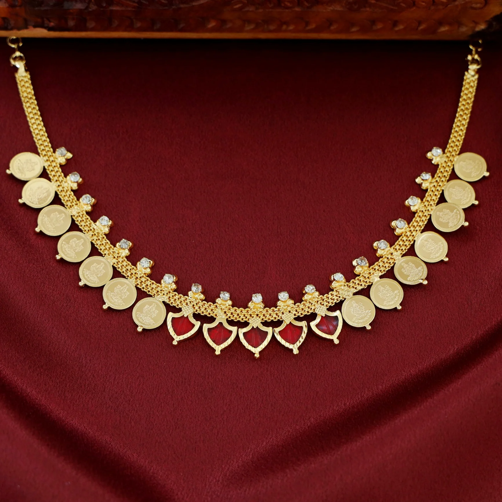 Ragini Devi Palakka Kashi Short Neckpiece - Image 3