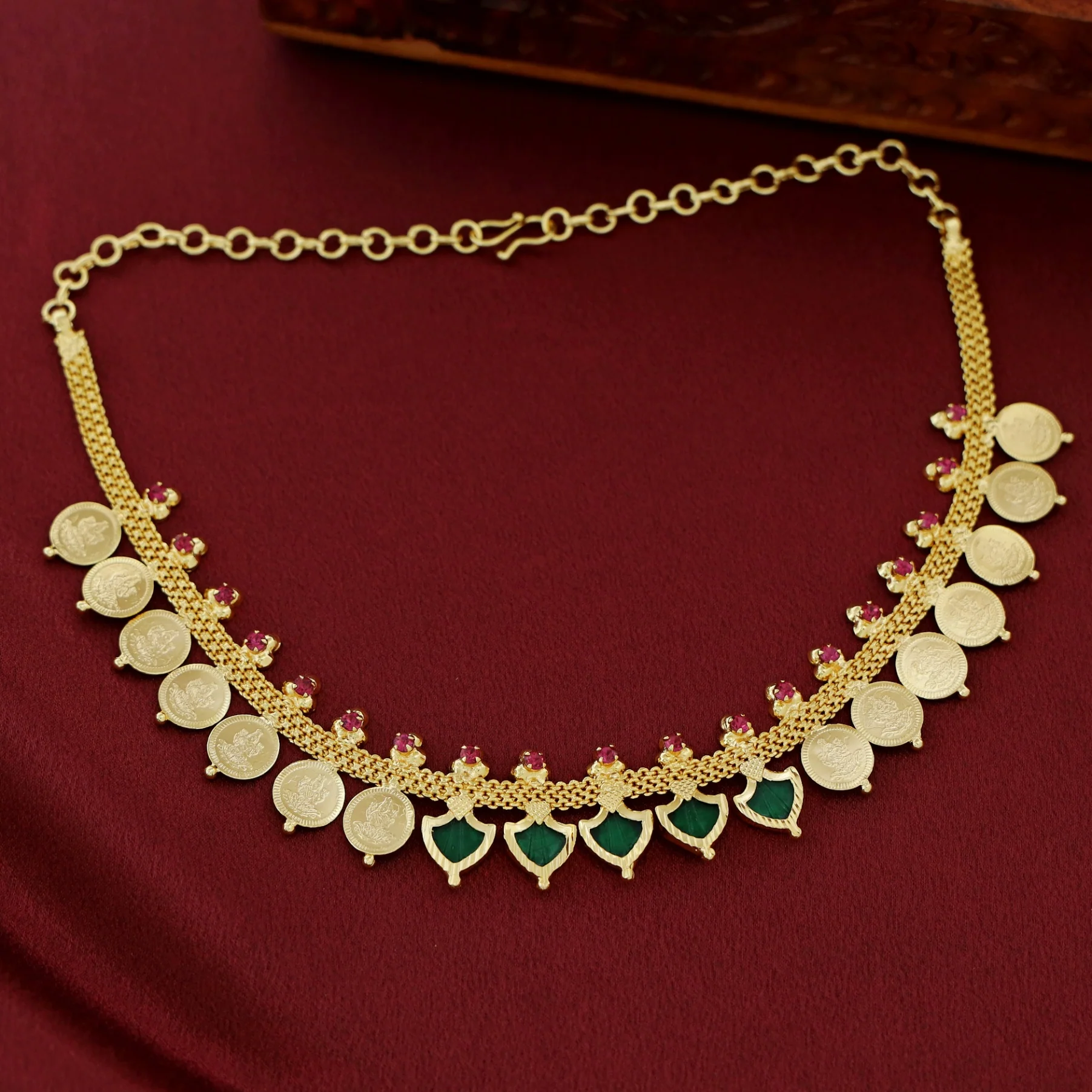Ragini Devi Palakka Kashi Short Neckpiece - Image 7