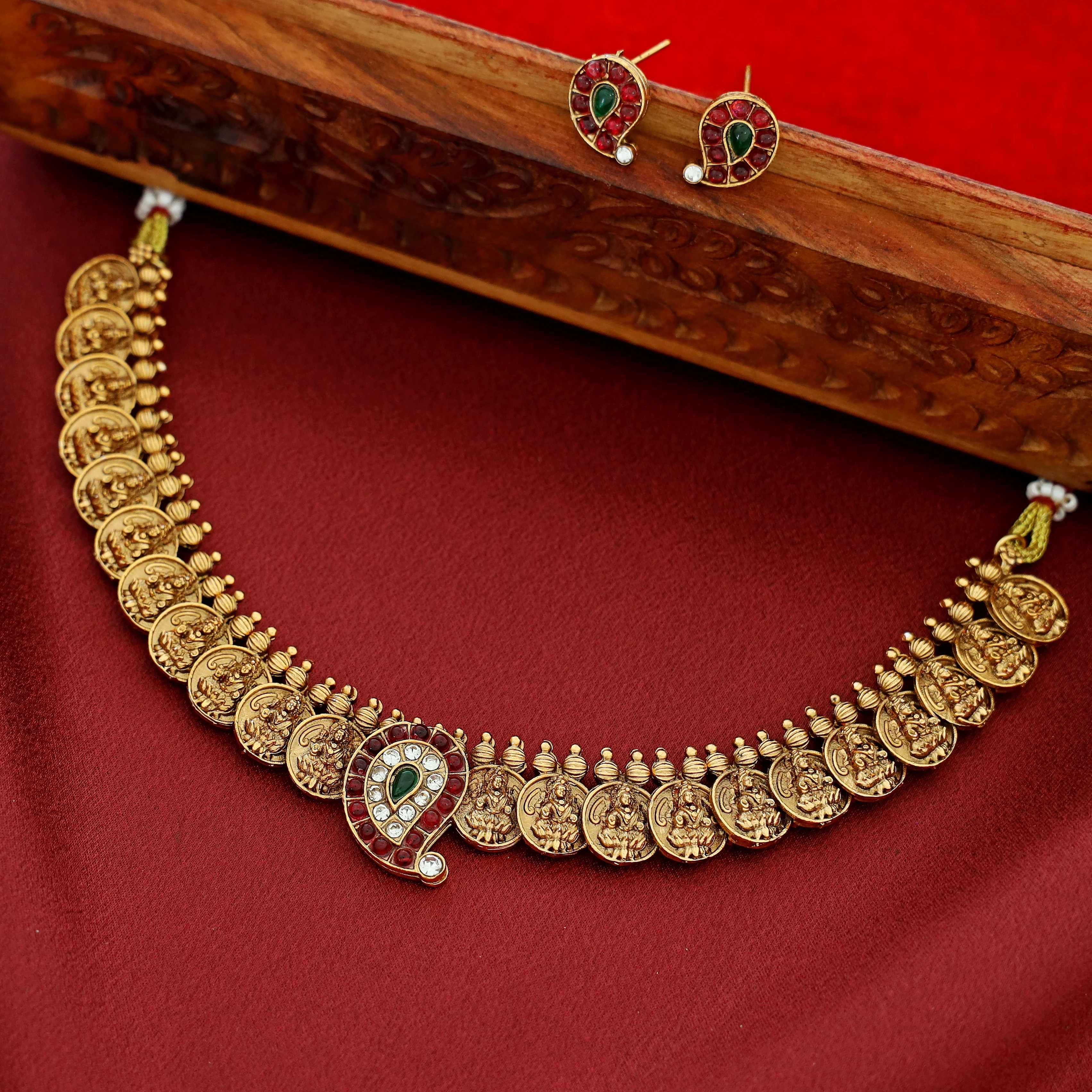 Rama Devi Kashi Short Neckpiece With Stud - Image 6