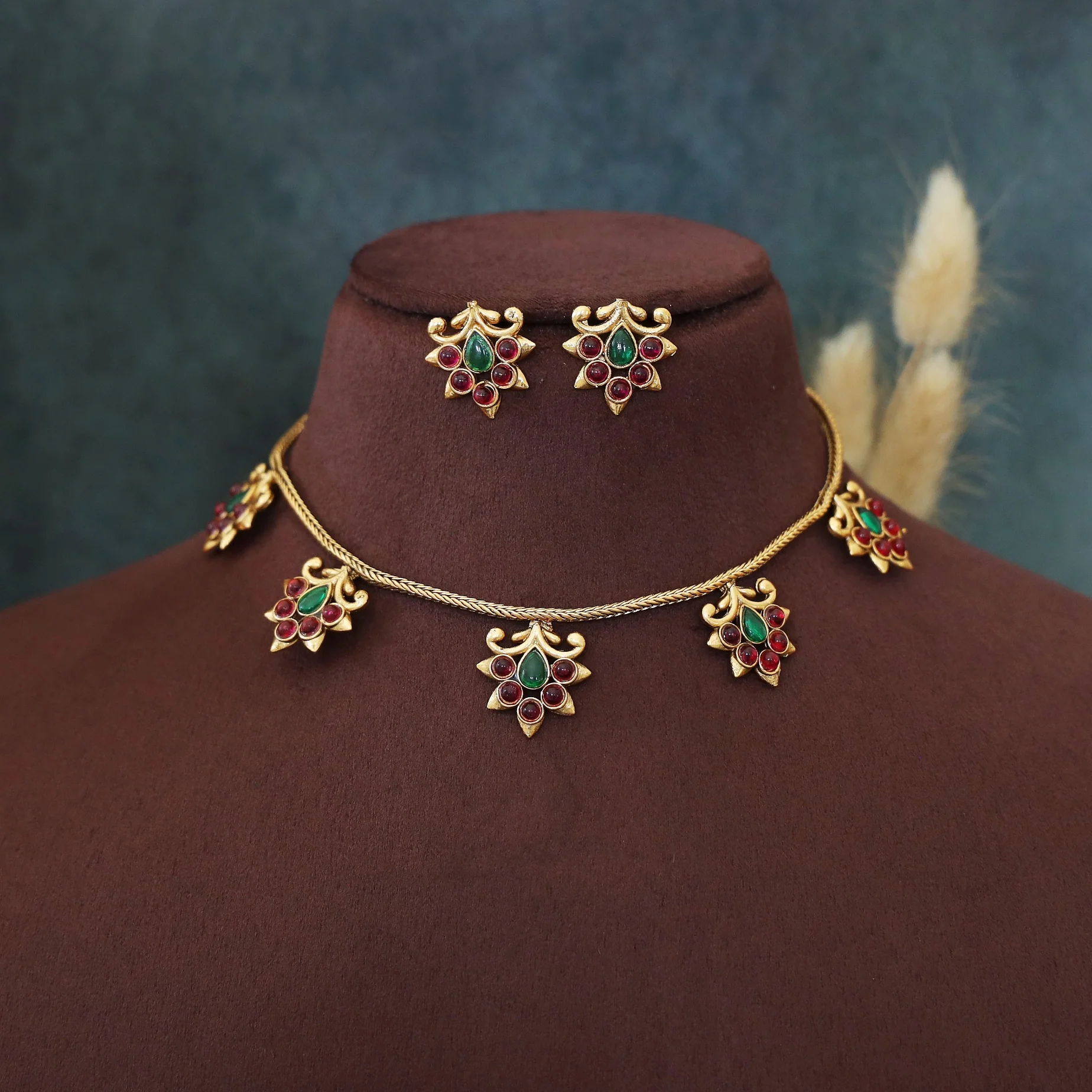 Ratna Golden Flower Short Neckpiece With Stud - Image 2