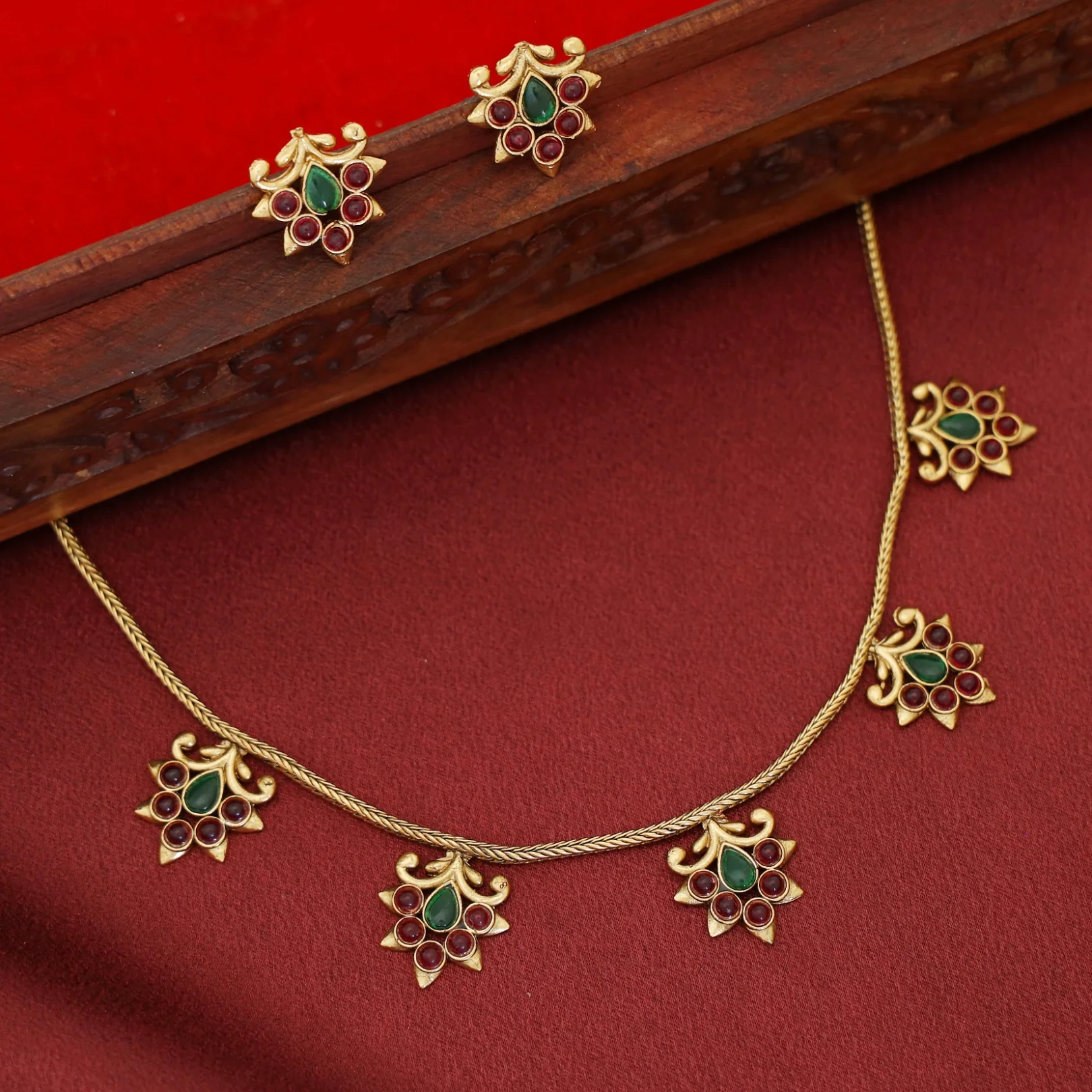 Ratna Golden Flower Short Neckpiece With Stud - Image 3