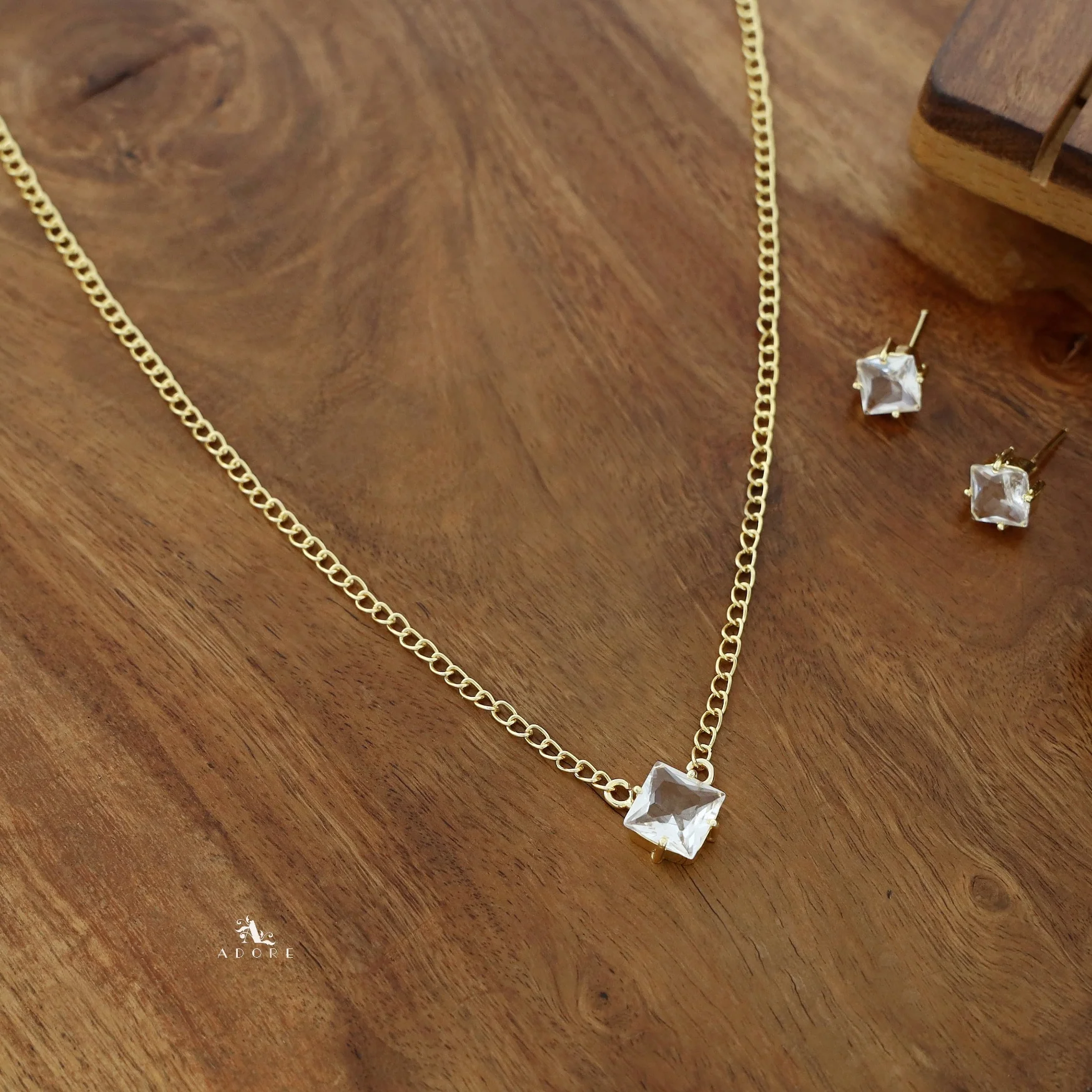 Raven Golden Chain And Diamond Glossy Neckpiece with Stud - Image 5