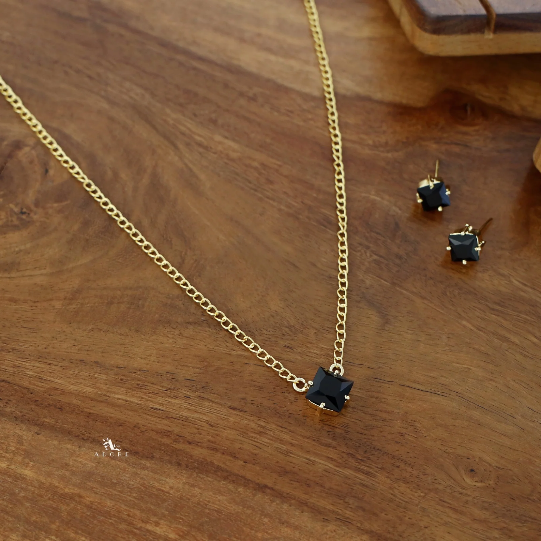 Raven Golden Chain And Diamond Glossy Neckpiece with Stud - Image 7