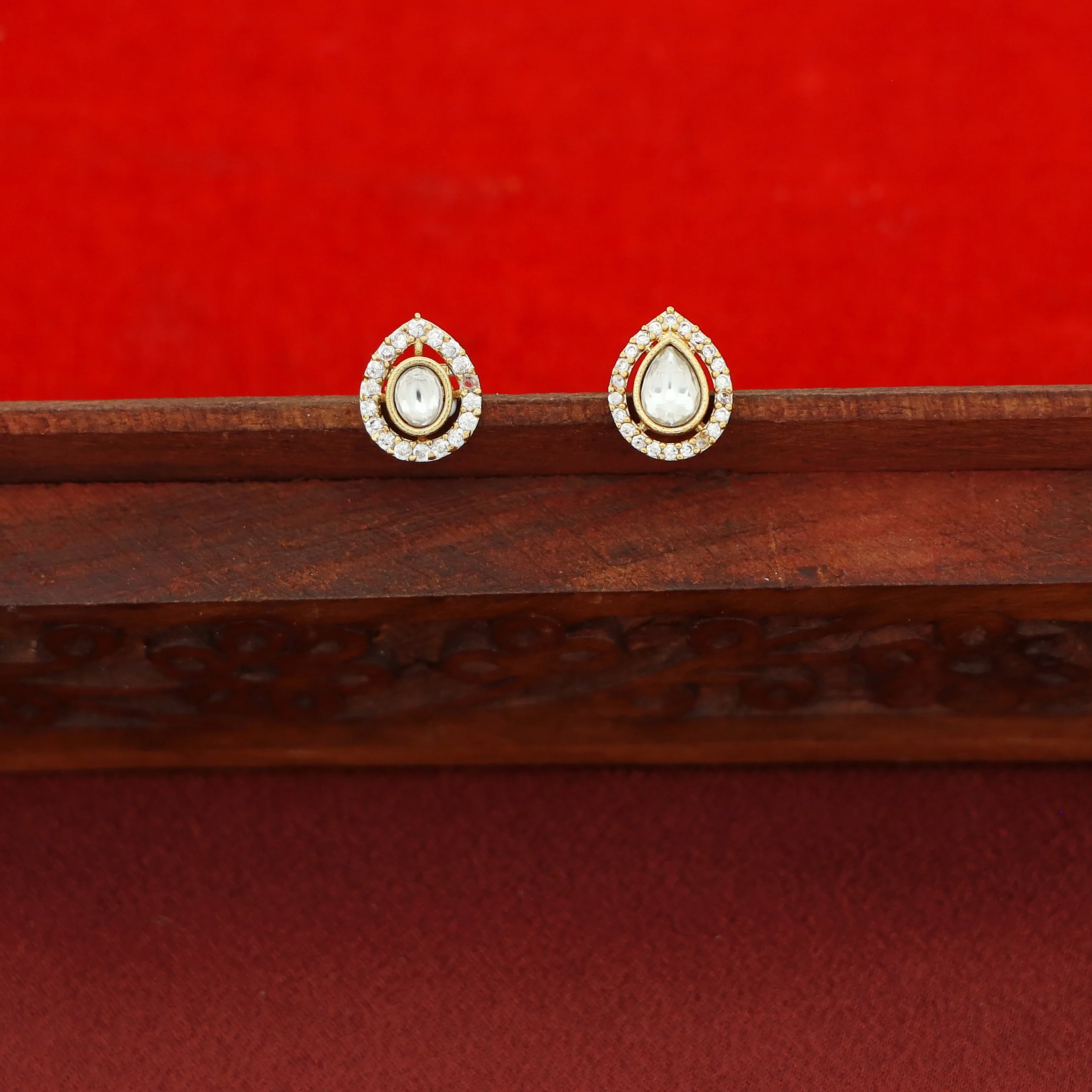 Reeyansha 2 Layer Neckpiece with Stud - Image 3