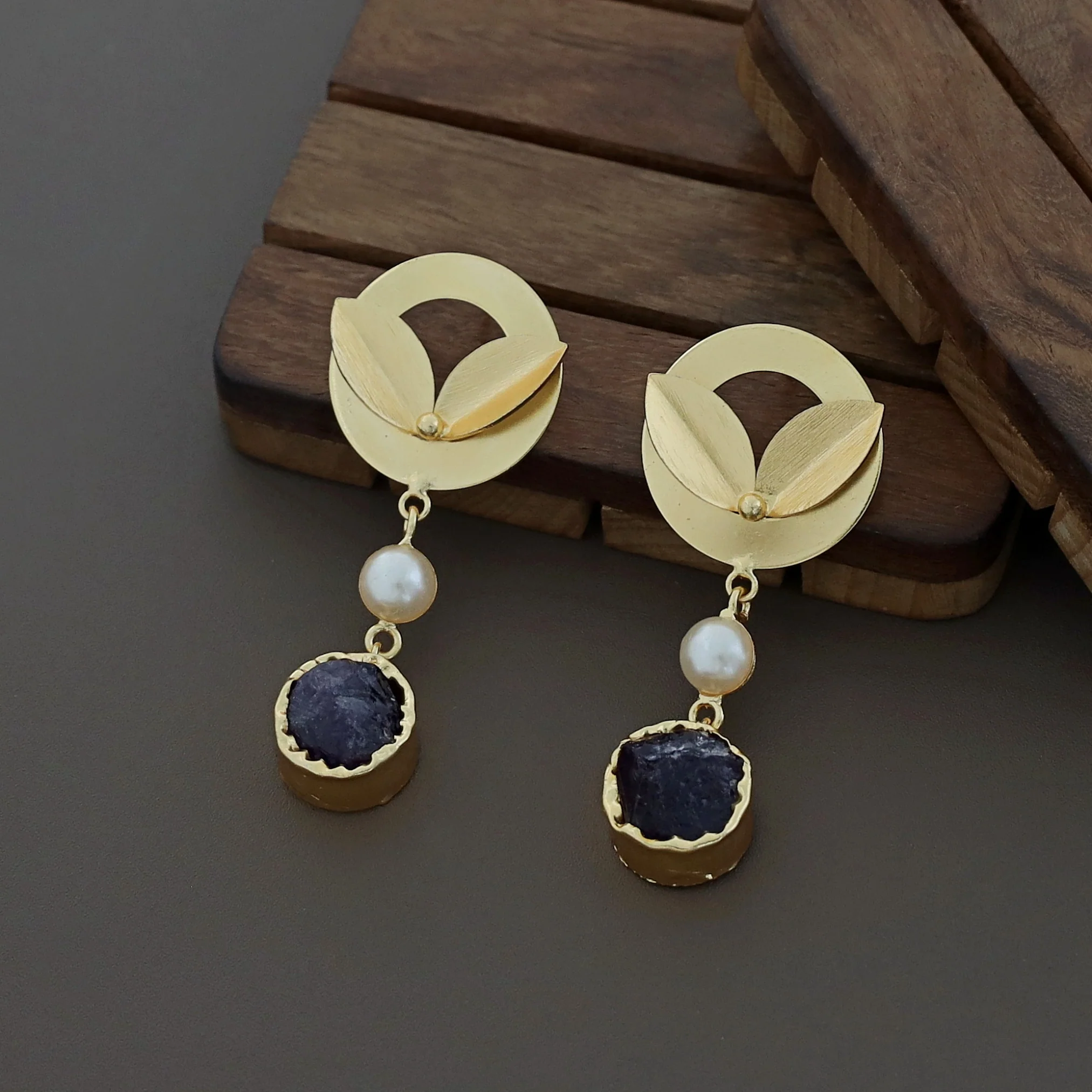 Reha Leafy Pearl Raw Stone Earring - Image 2