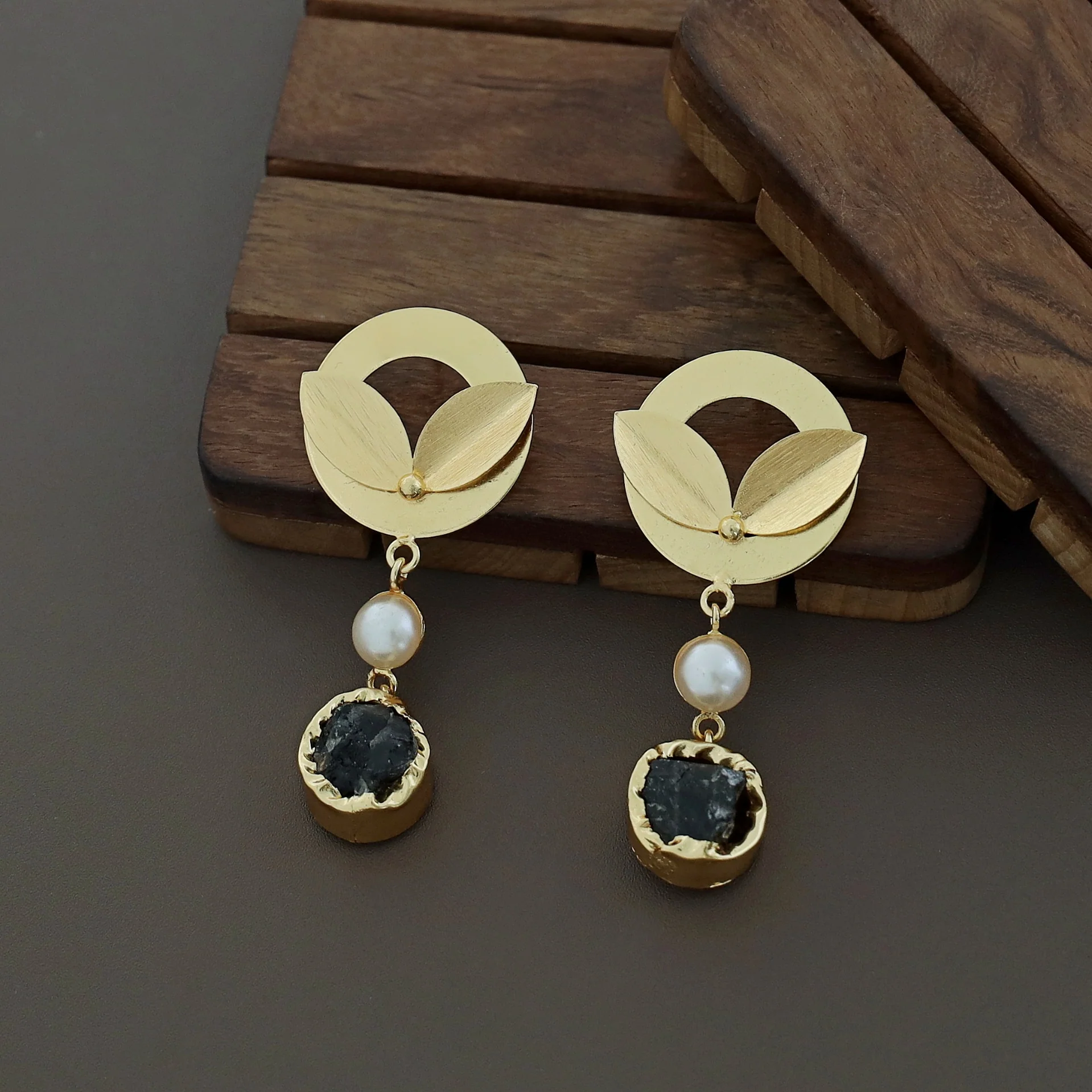 Reha Leafy Pearl Raw Stone Earring - Image 6