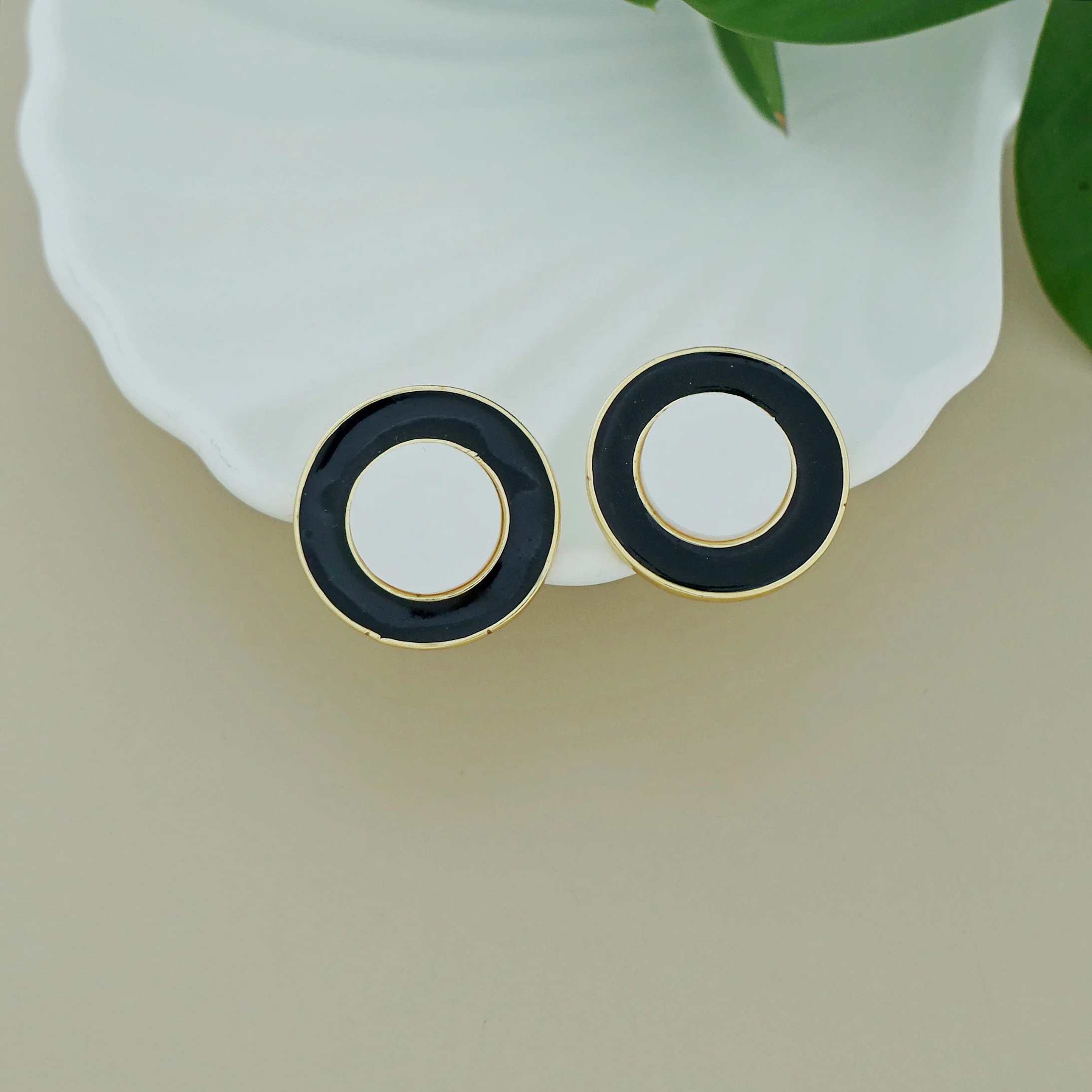 Reina MOP Circle Earring - Image 2