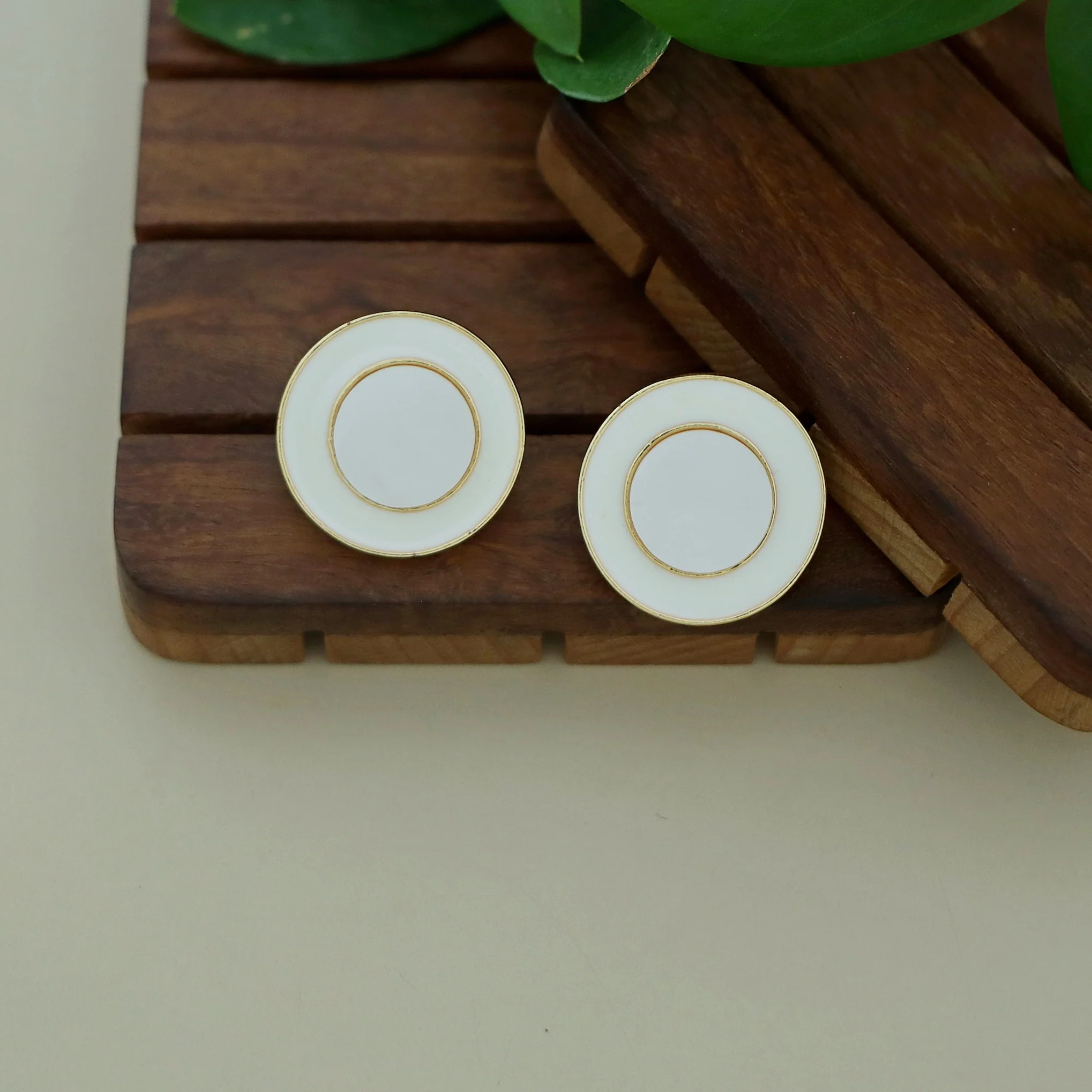 Reina MOP Circle Earring - Image 6