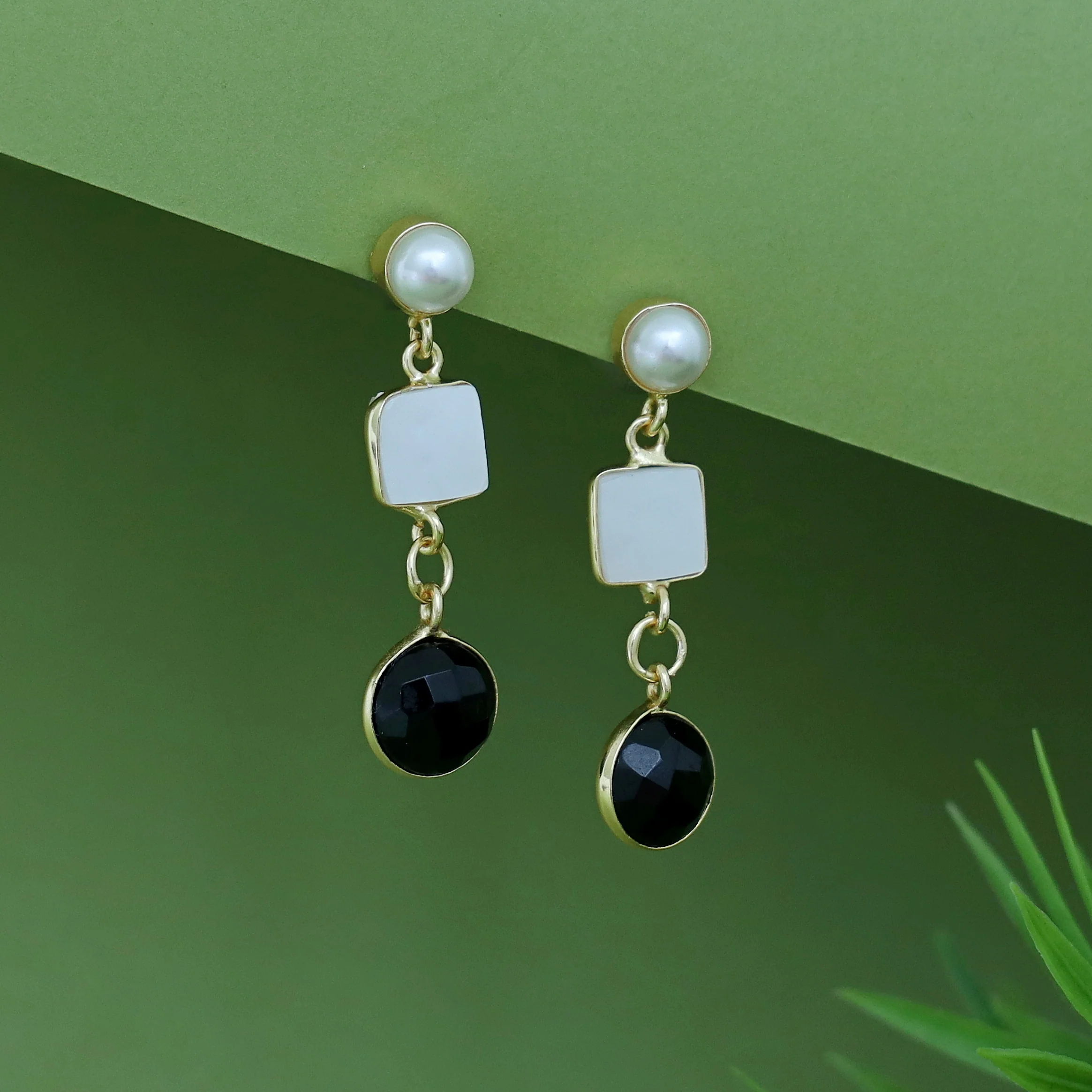 Renosa MOP + Glossy Pearl Earring - Image 2