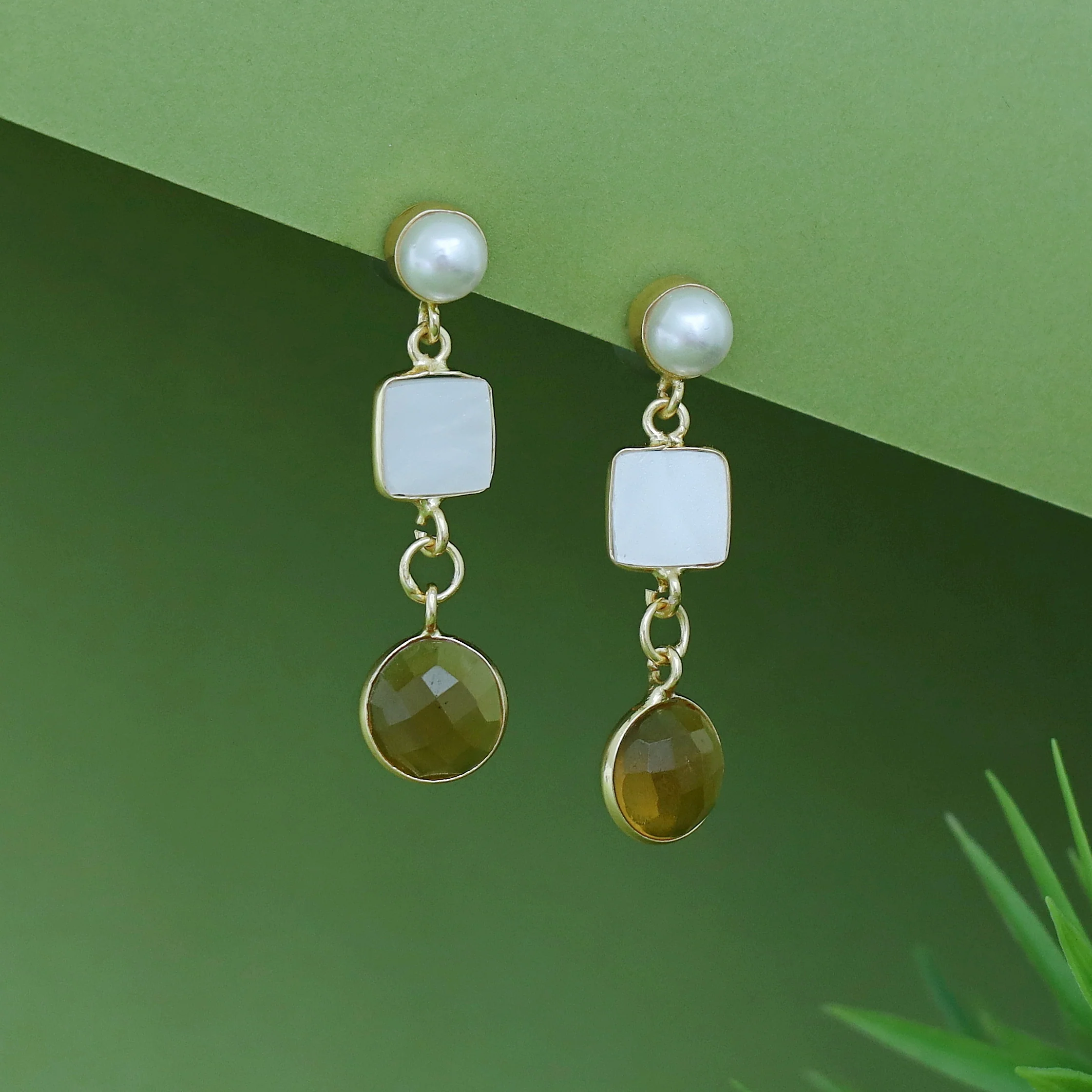Renosa MOP + Glossy Pearl Earring - Image 7