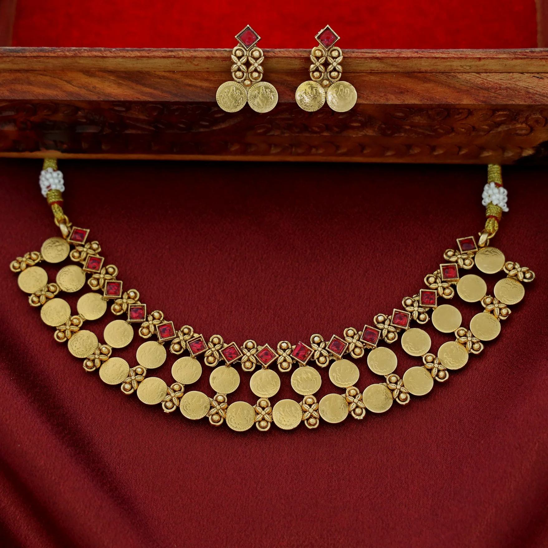 Ridhisha 2 Layer Kashi Short Neckpiece With Earring - Image 4