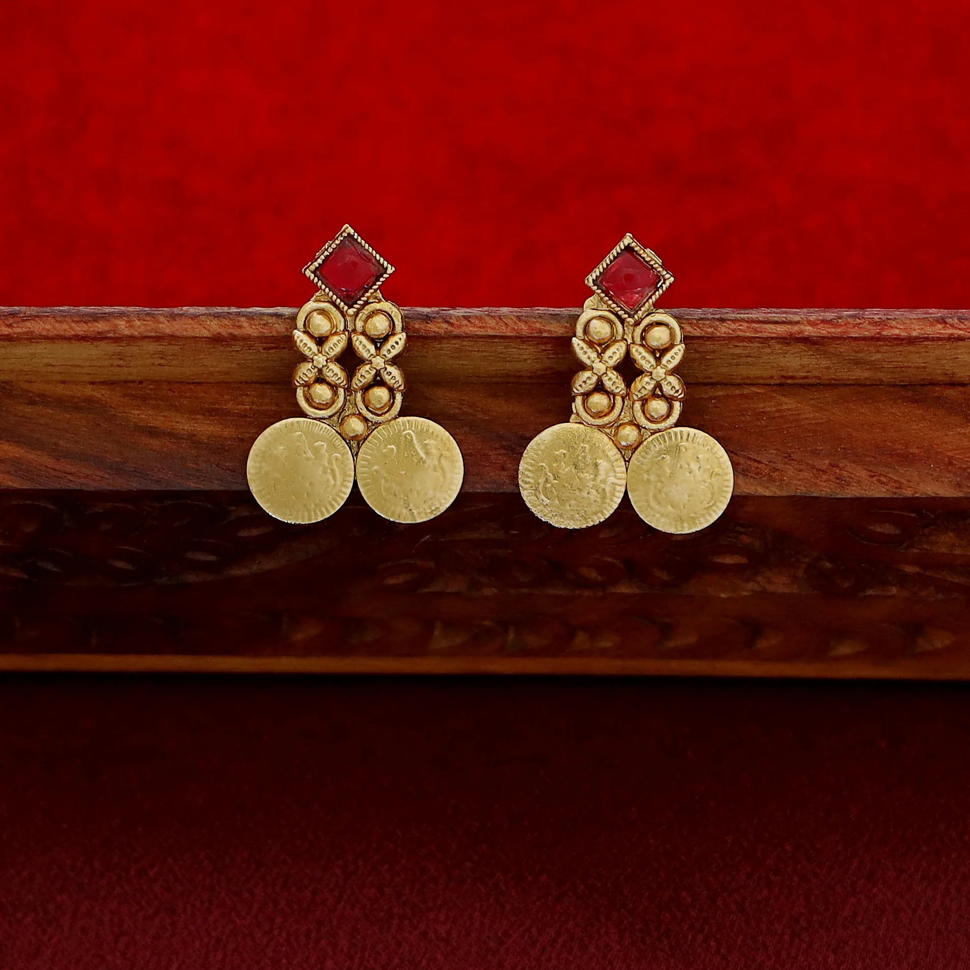 Ridhisha 2 Layer Kashi Short Neckpiece With Earring - Image 7