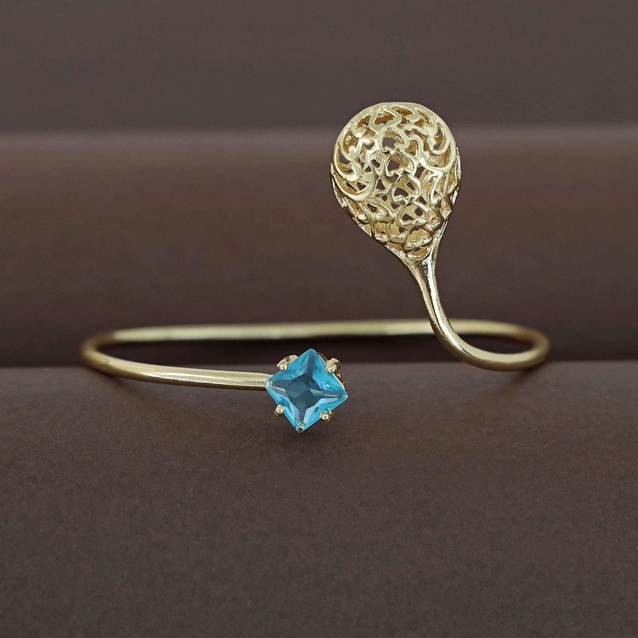 Ridvika Golden Filigree Glossy Bangle - Image 3