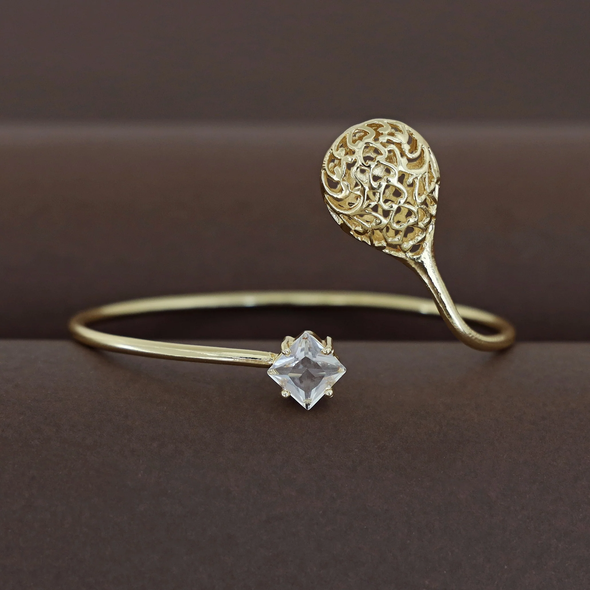 Ridvika Golden Filigree Glossy Bangle - Image 4