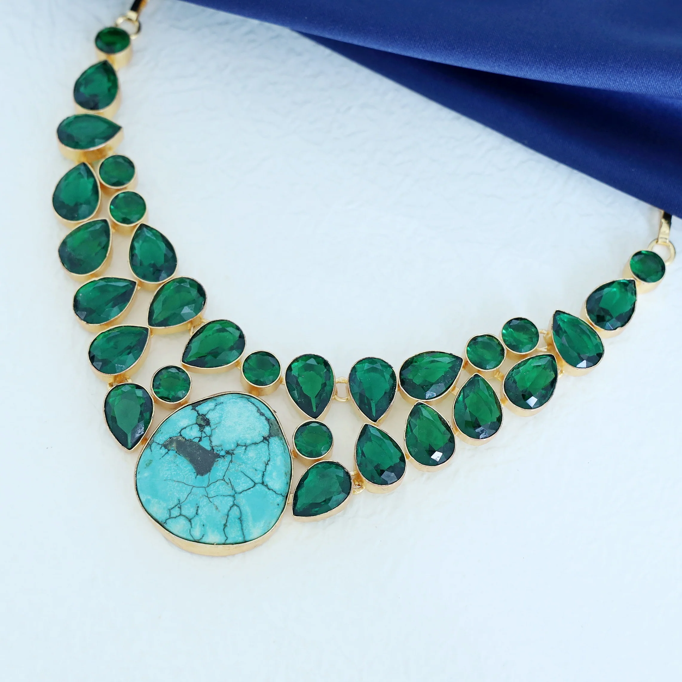 Rikki Glossy Neckpiece - Image 3