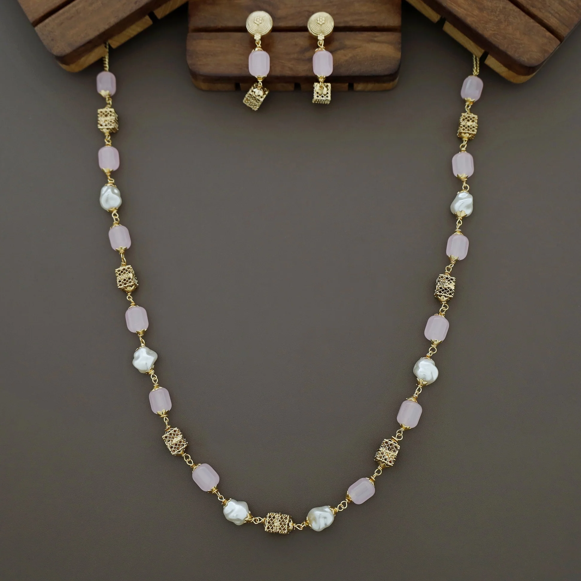 Riley Beaded Baroque Neckpiece with Earring - Image 11