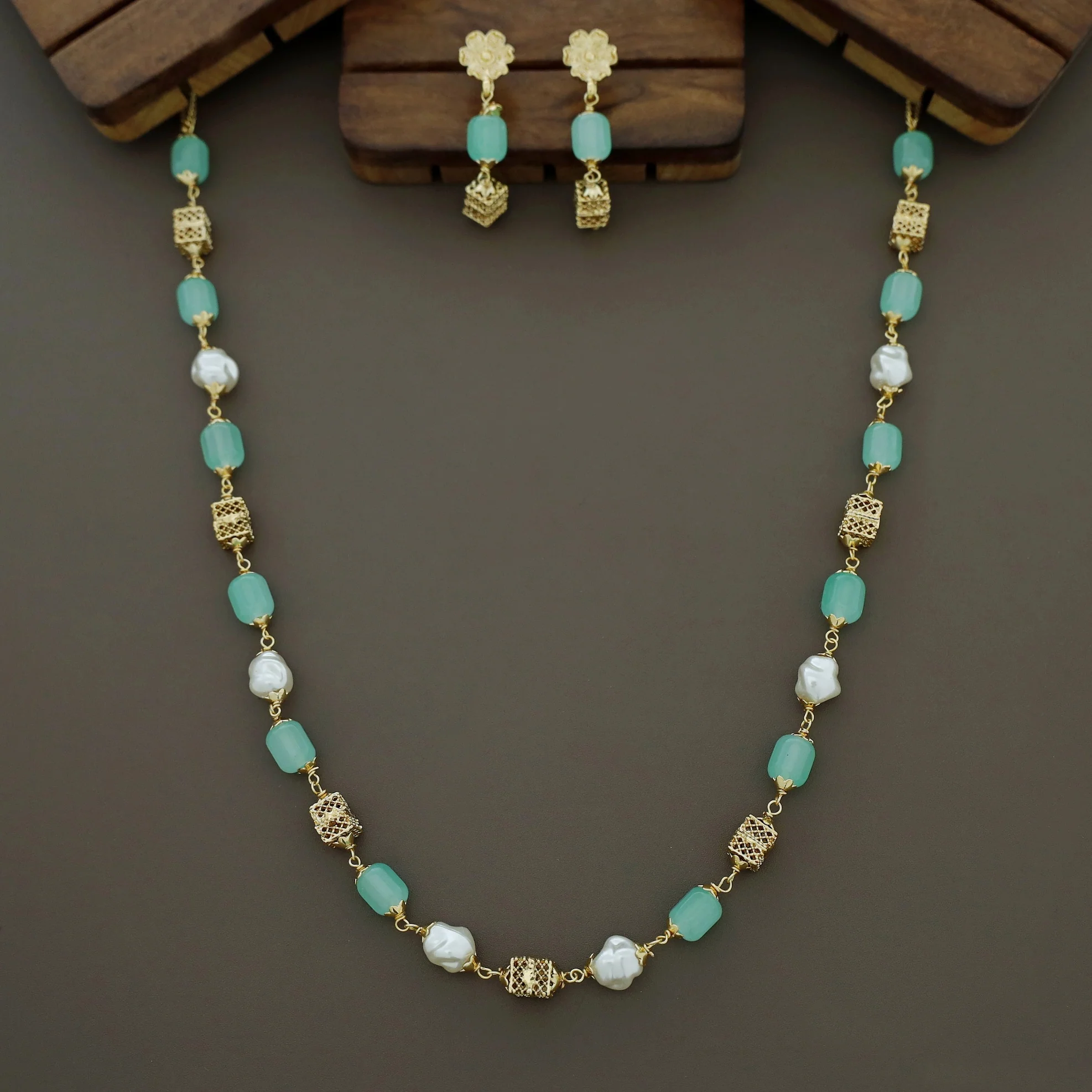 Riley Beaded Baroque Neckpiece with Earring - Image 12