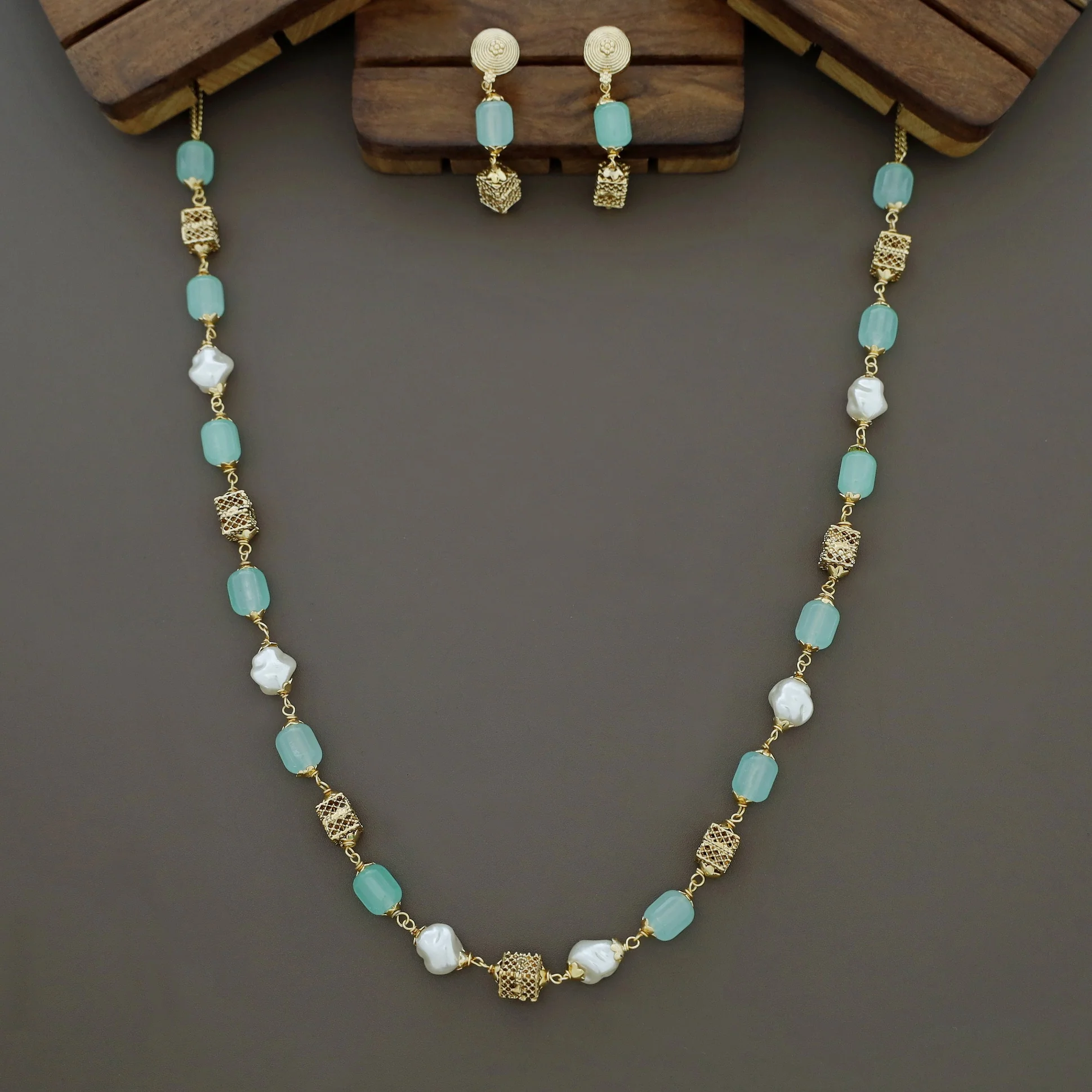 Riley Beaded Baroque Neckpiece with Earring - Image 13