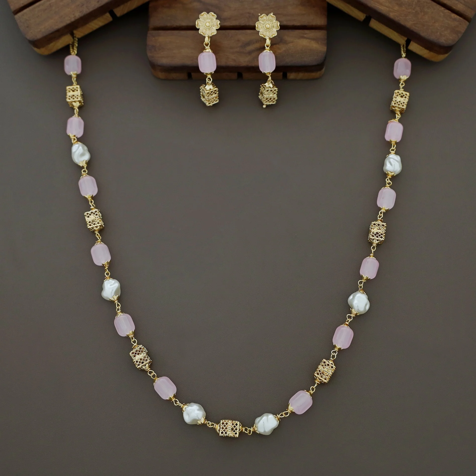 Riley Beaded Baroque Neckpiece with Earring - Image 14