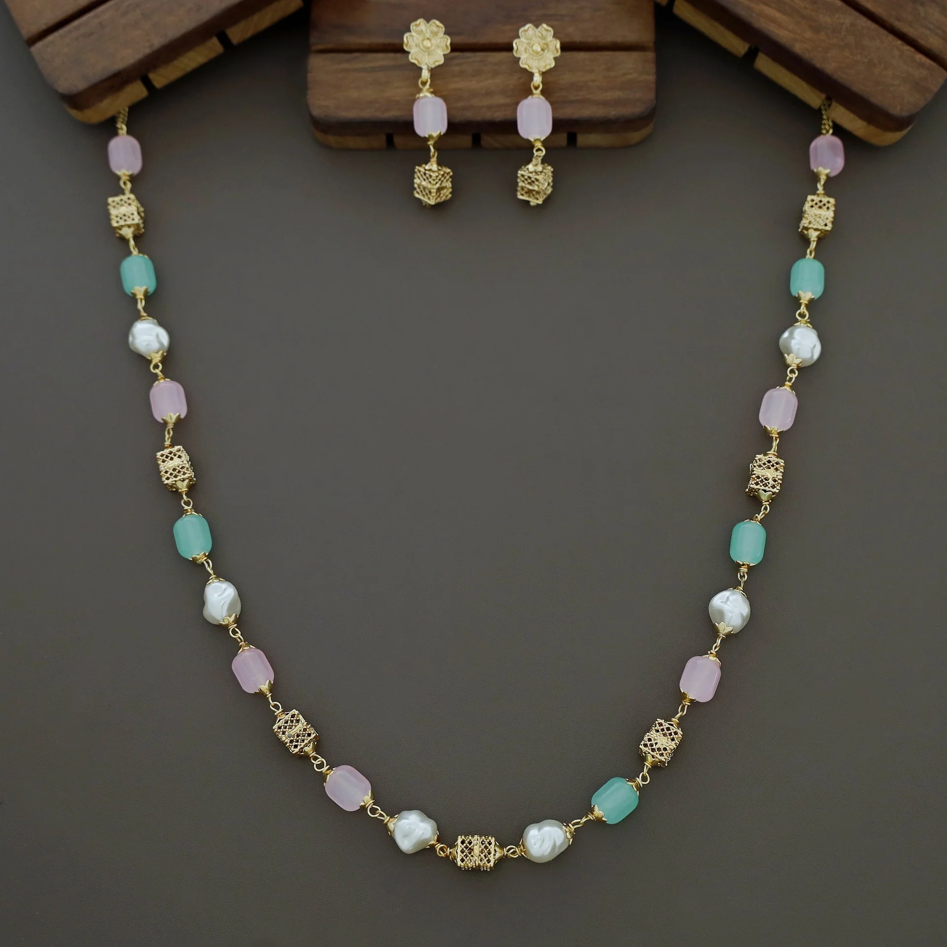 Riley Beaded Baroque Neckpiece with Earring - Image 15