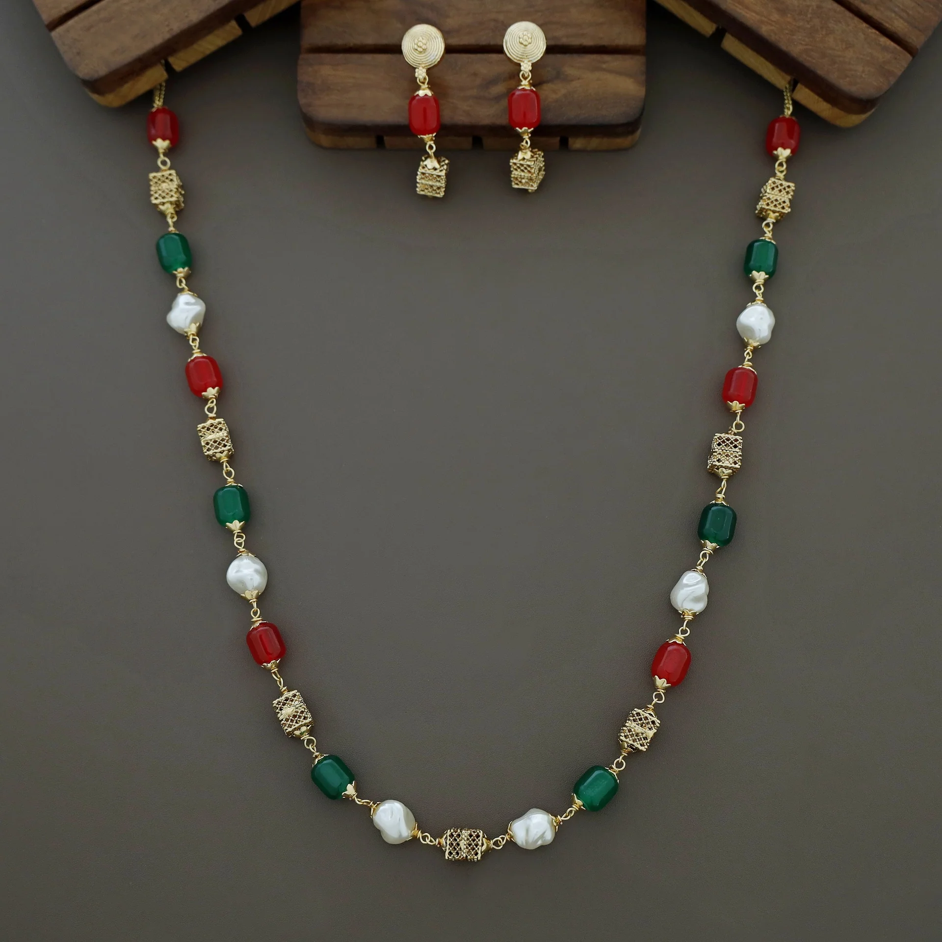 Riley Beaded Baroque Neckpiece with Earring - Image 17