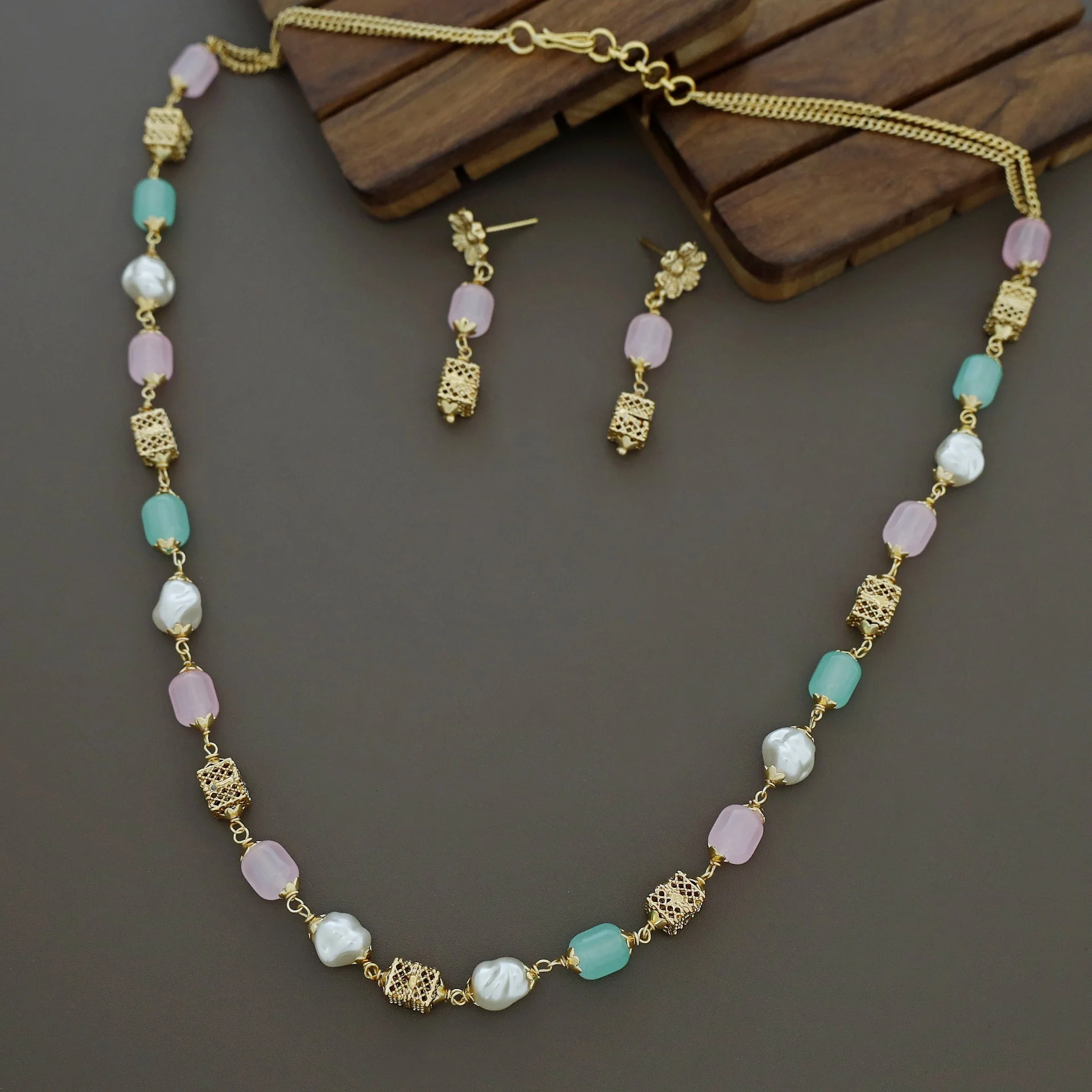 Riley Beaded Baroque Neckpiece with Earring - Image 19