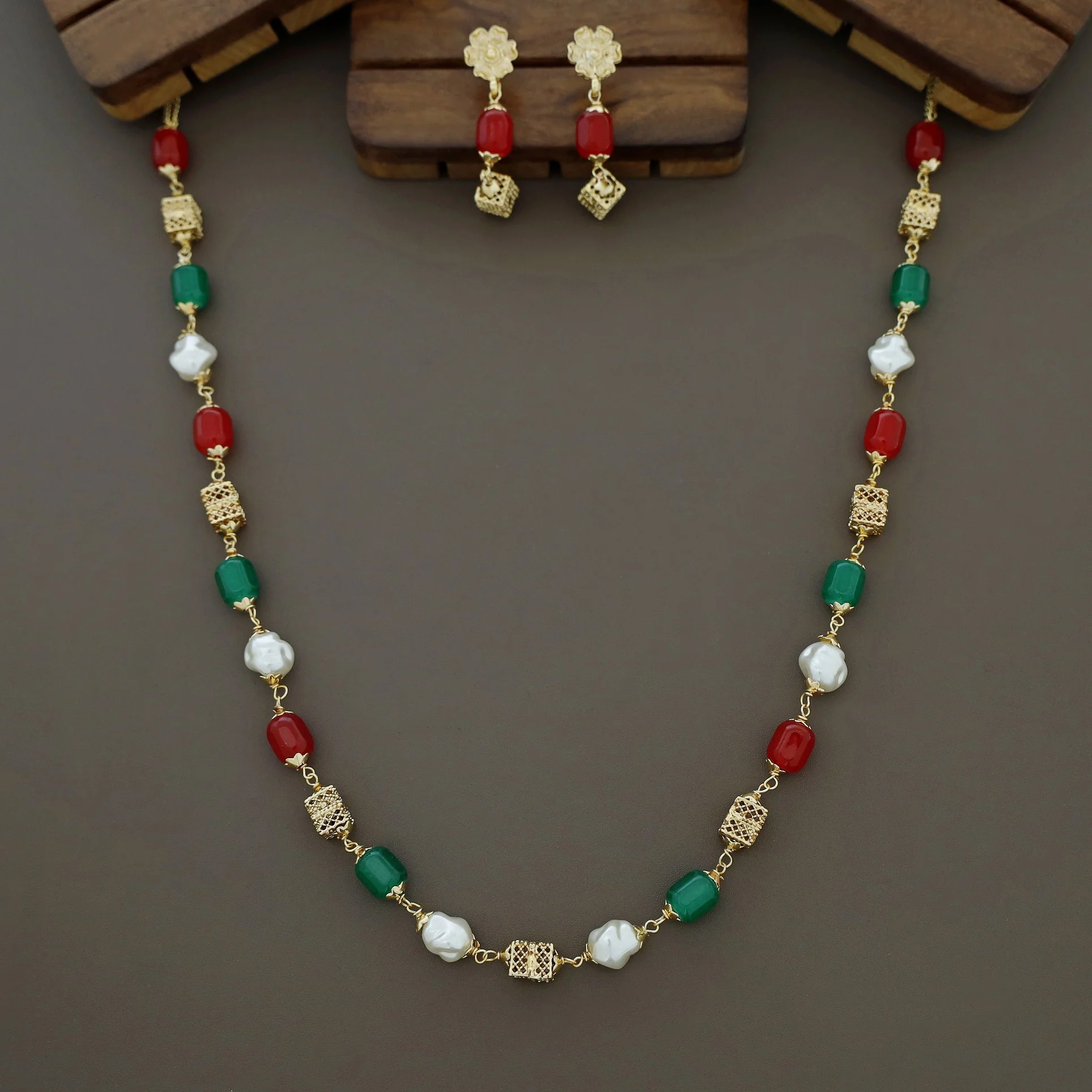 Riley Beaded Baroque Neckpiece with Earring - Image 2
