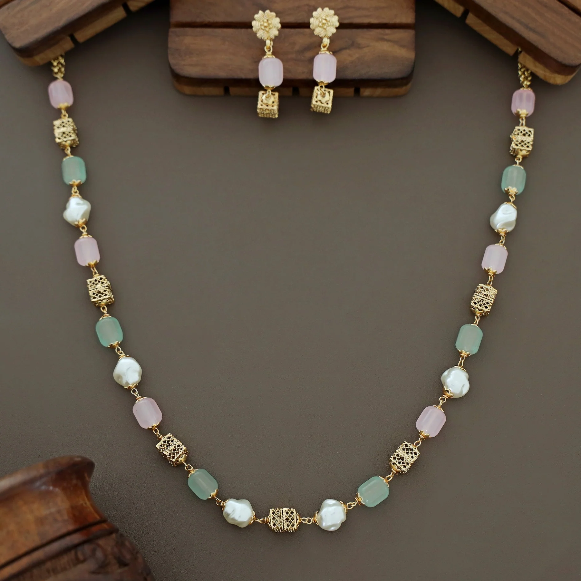 Riley Beaded Baroque Neckpiece with Earring - Image 3