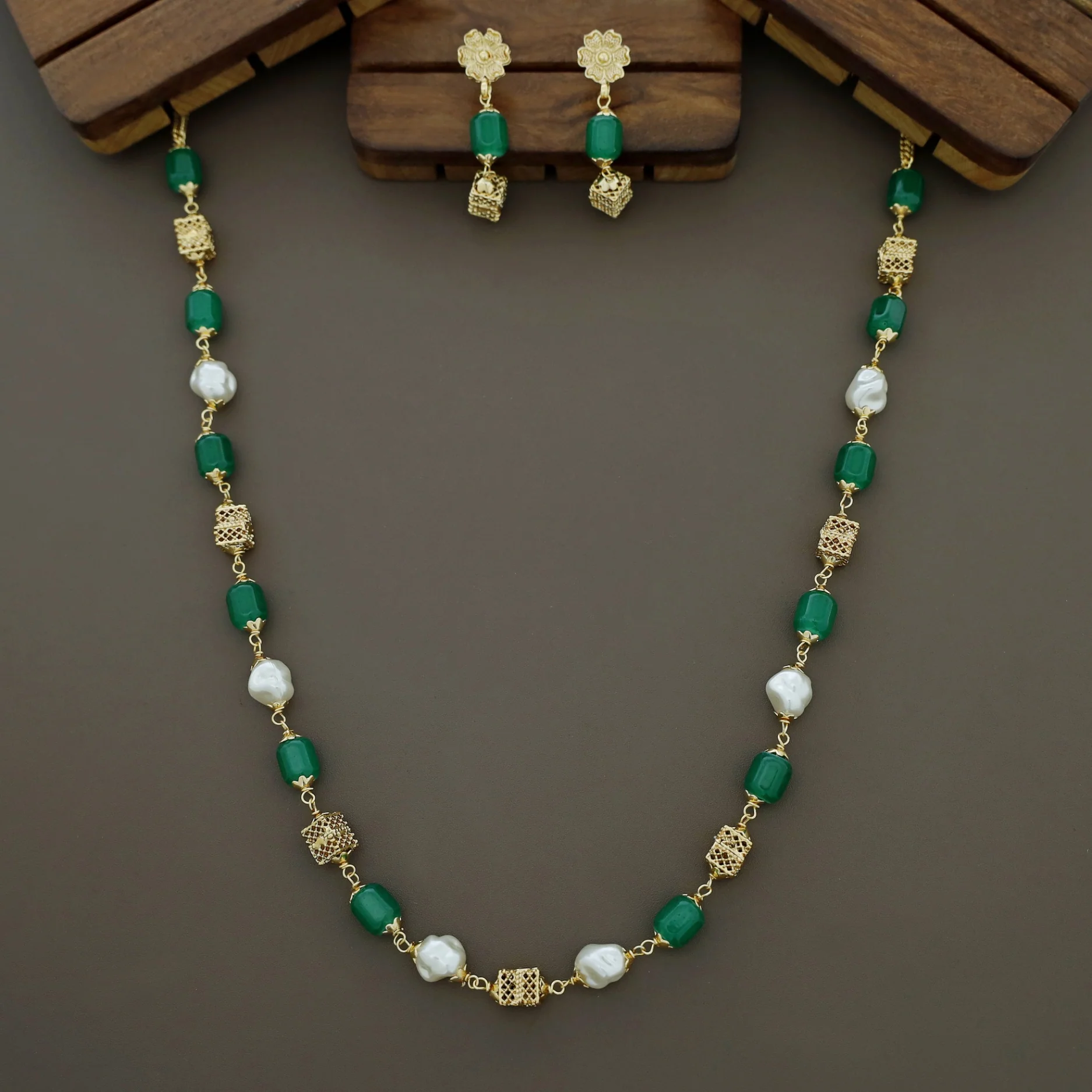 Riley Beaded Baroque Neckpiece with Earring - Image 8