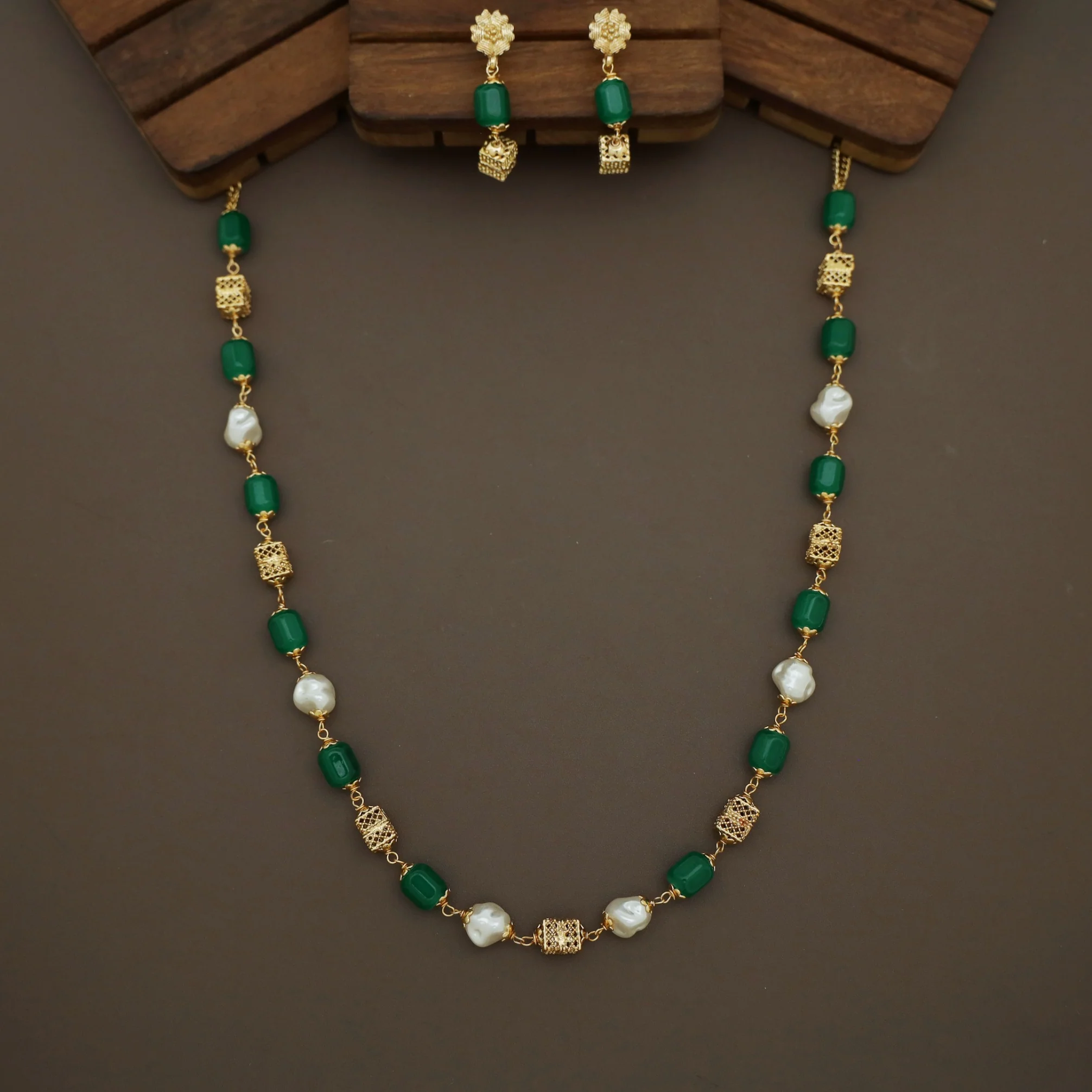 Riley Beaded Baroque Neckpiece with Earring - Image 9