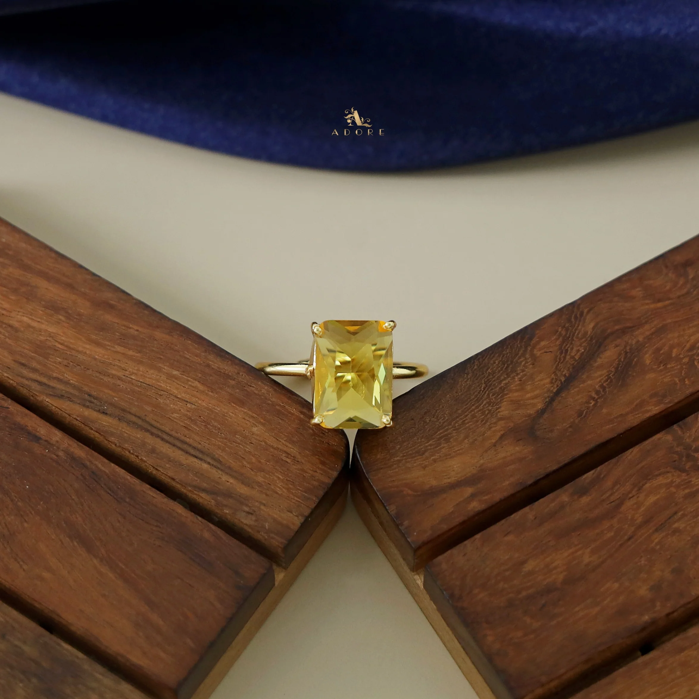 Rinza 4 Claw Glossy Rectangle Ring - Image 10