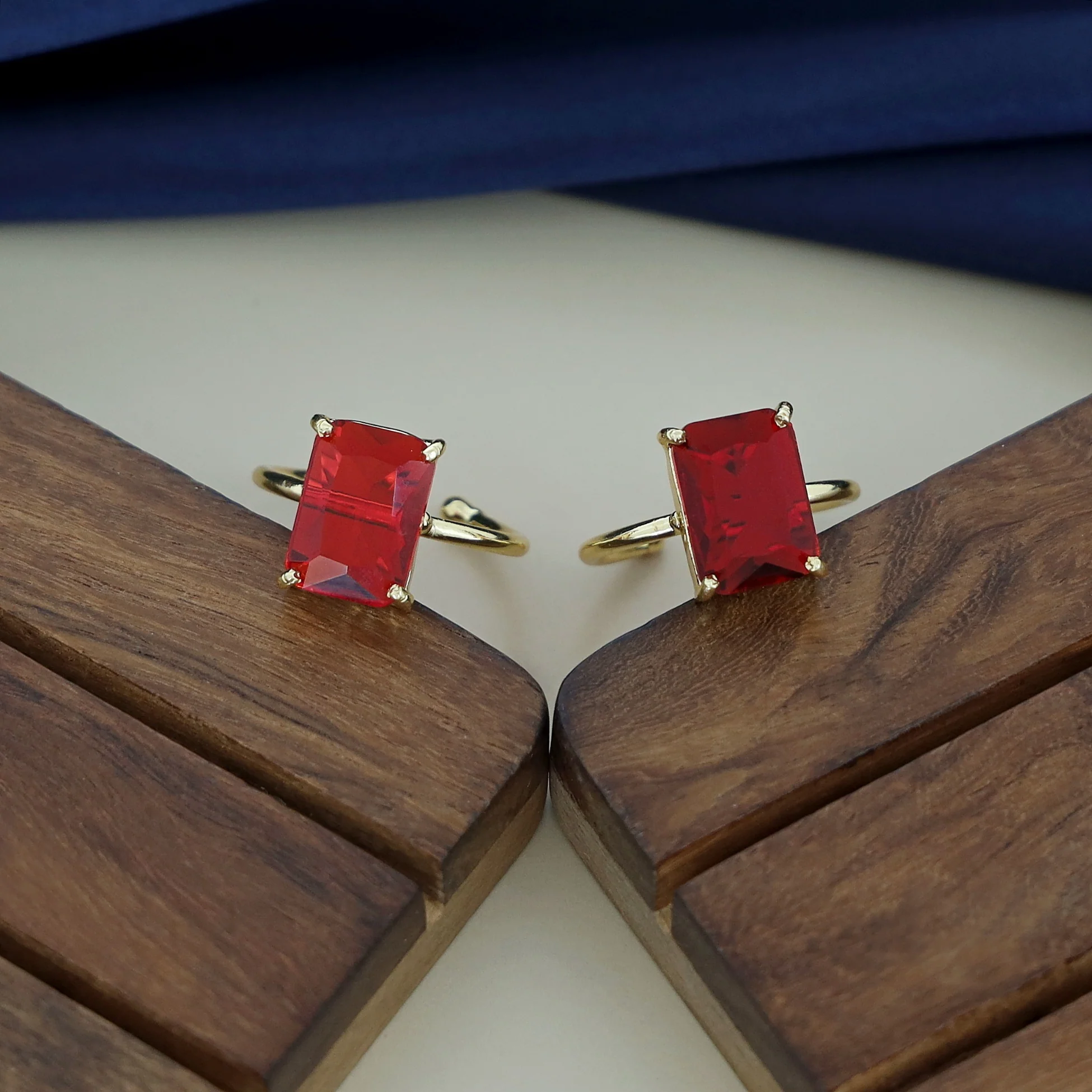 Rinza 4 Claw Glossy Rectangle Ring - Image 16