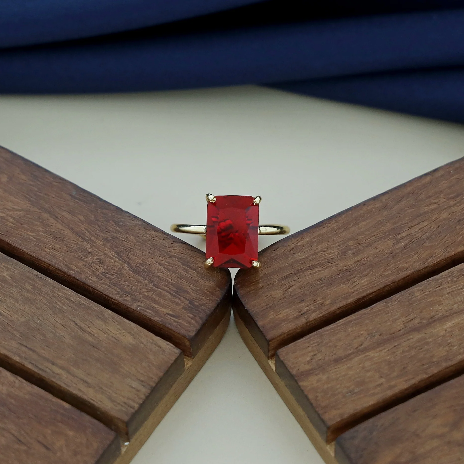 Rinza 4 Claw Glossy Rectangle Ring - Image 19