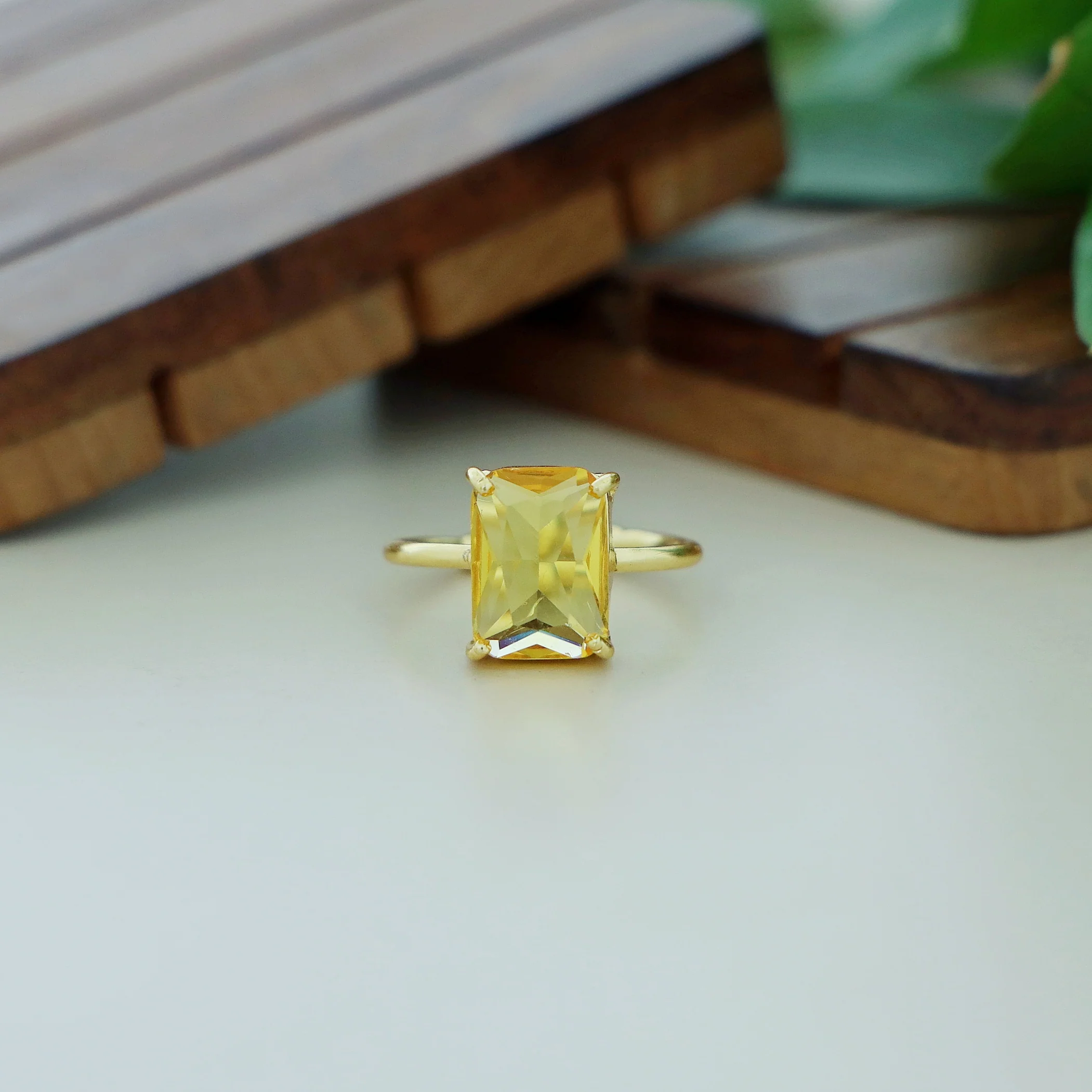 Rinza 4 Claw Glossy Rectangle Ring - Image 3