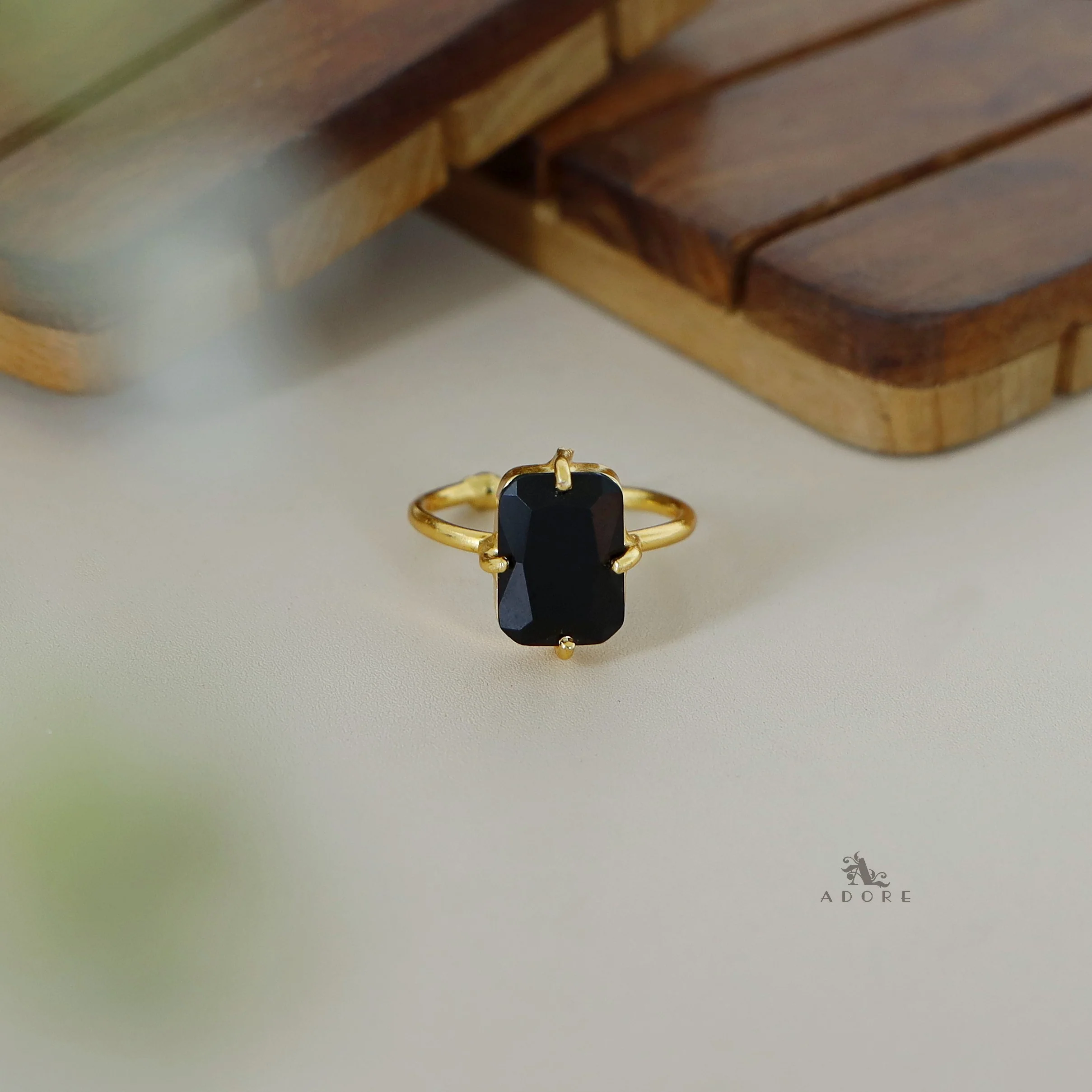 Rinza 4 Claw Glossy Rectangle Ring - Image 4