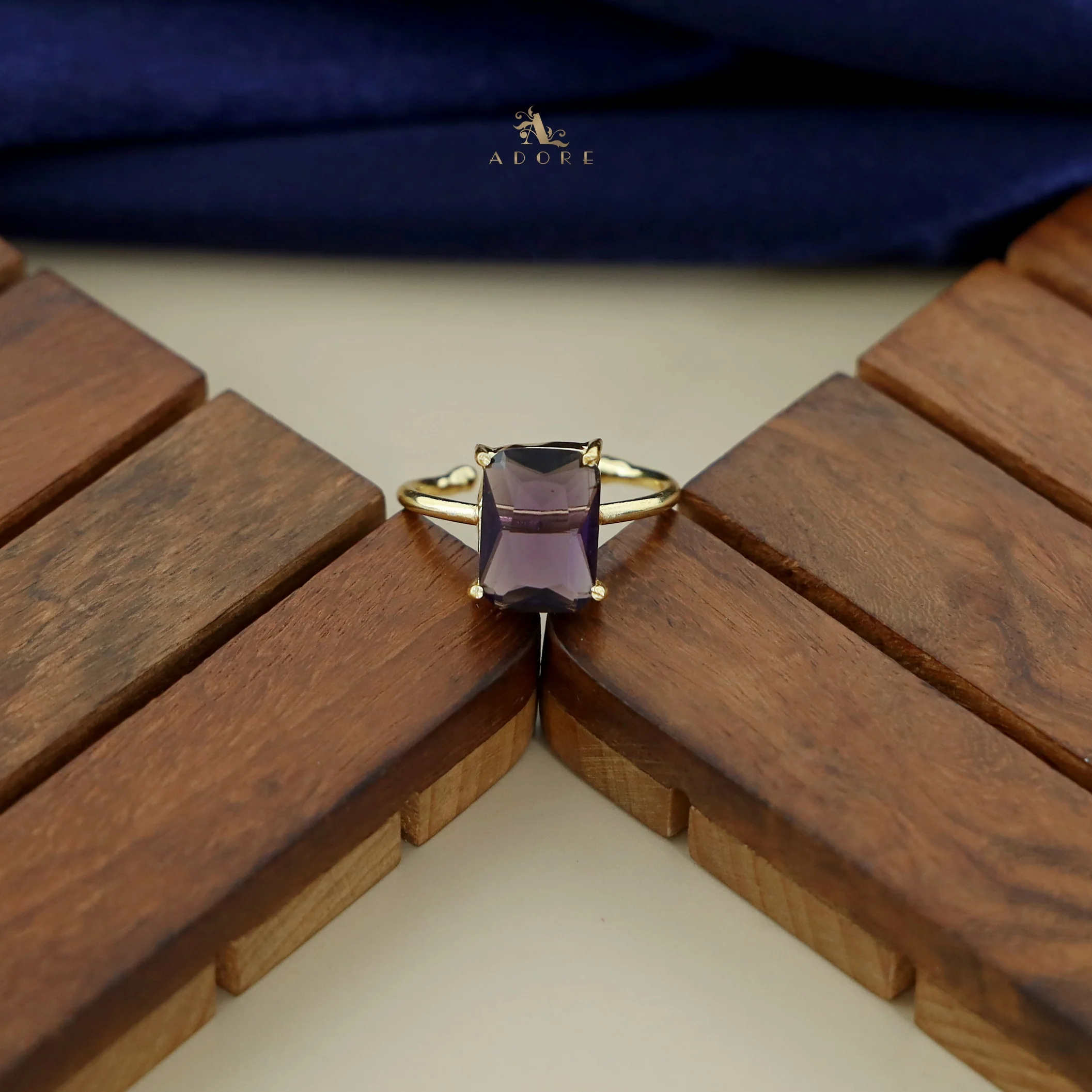 Rinza 4 Claw Glossy Rectangle Ring - Image 7