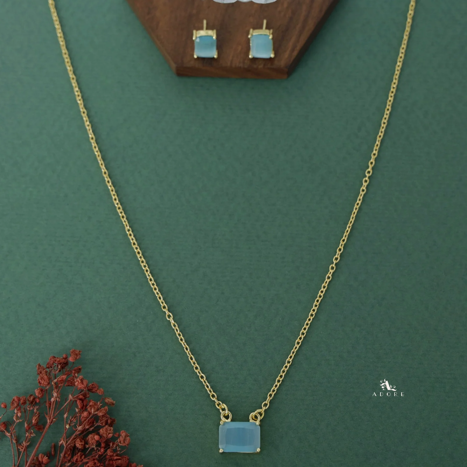 Jaime Glossy Rectangle Neckpiece With Stud - Image 8