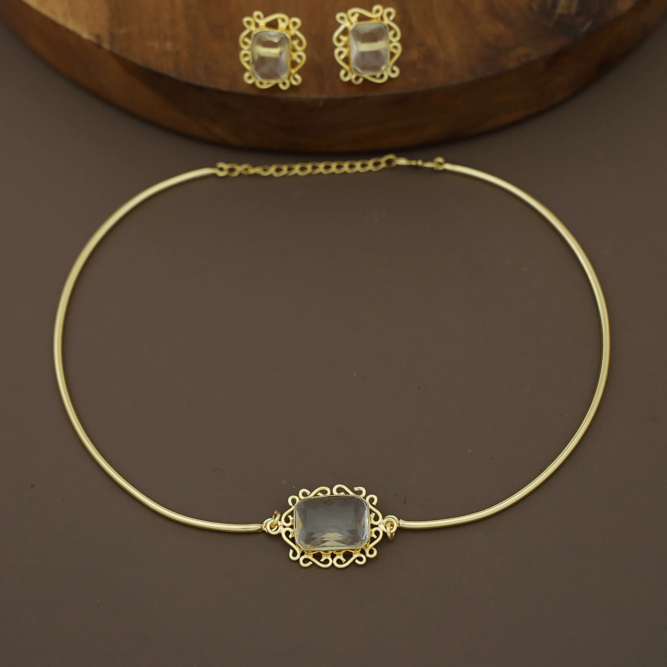 Ritu Golden Rectangle Glossy Neck Cuff With Earring - Image 12