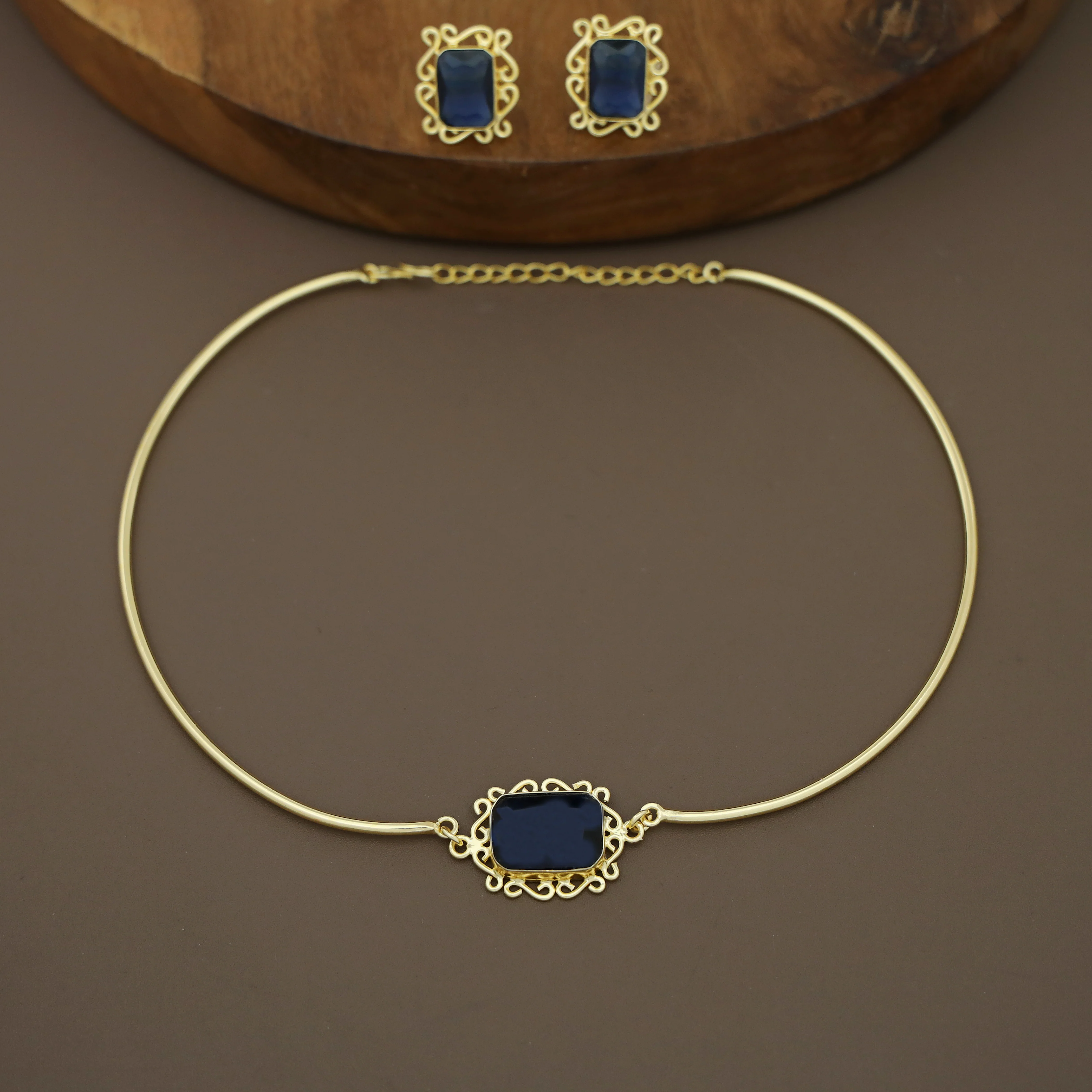 Ritu Golden Rectangle Glossy Neck Cuff With Earring - Image 13