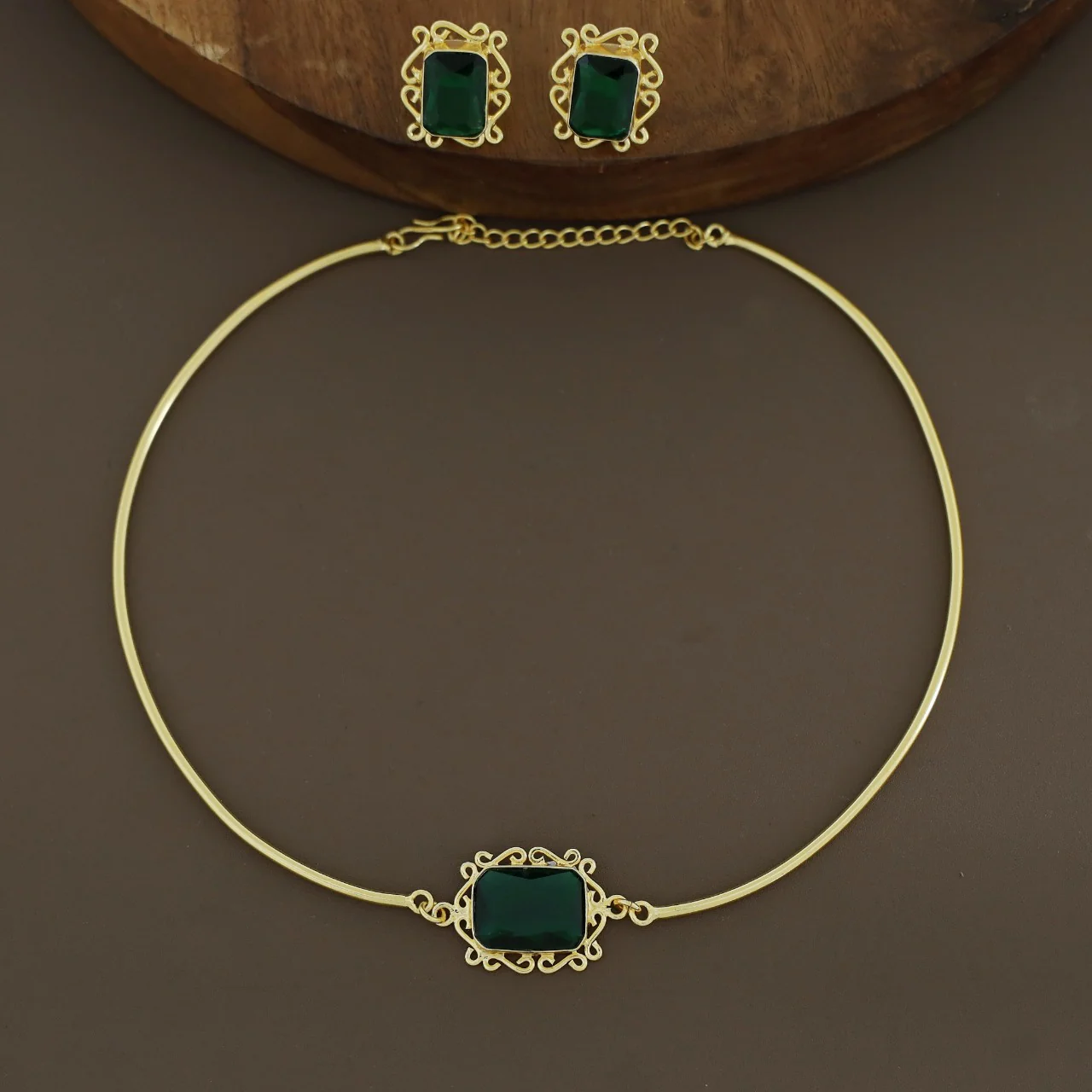 Ritu Golden Rectangle Glossy Neck Cuff With Earring - Image 4