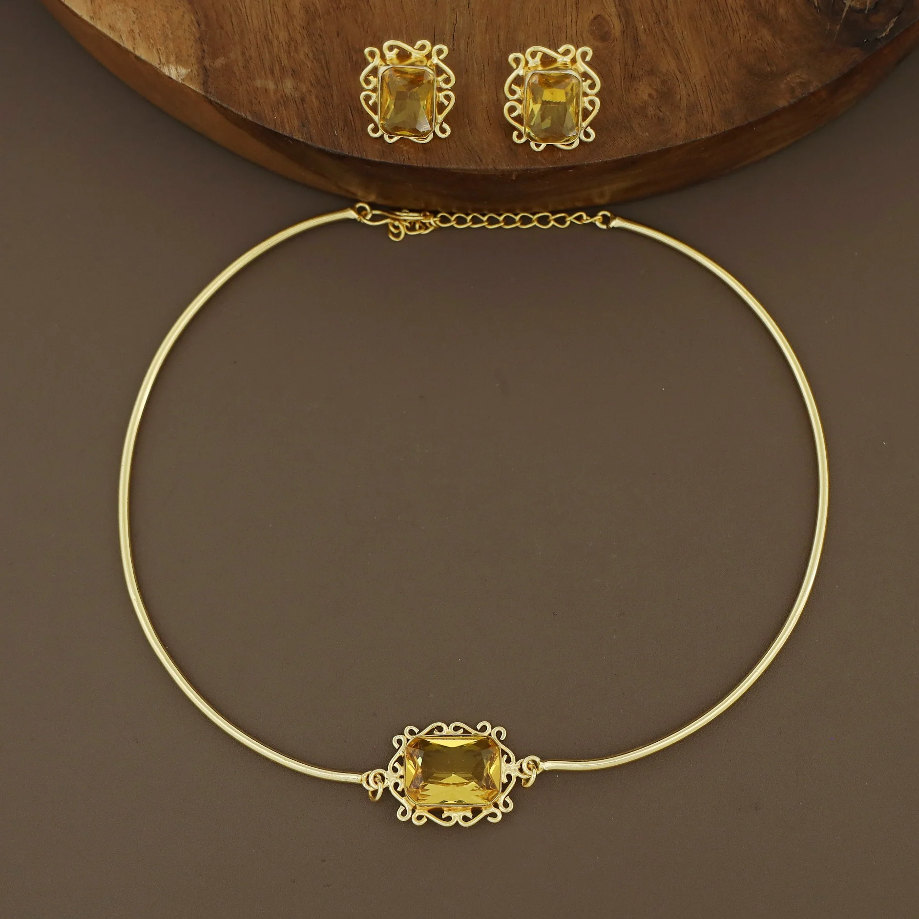Ritu Golden Rectangle Glossy Neck Cuff With Earring - Image 7