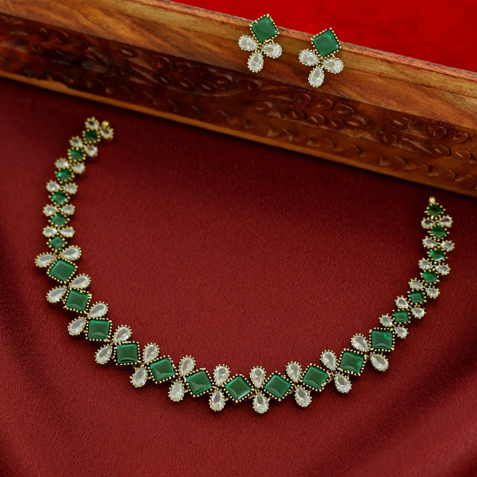 Ritvika Kemp Stone Short Neckpiece With Earring - Image 3