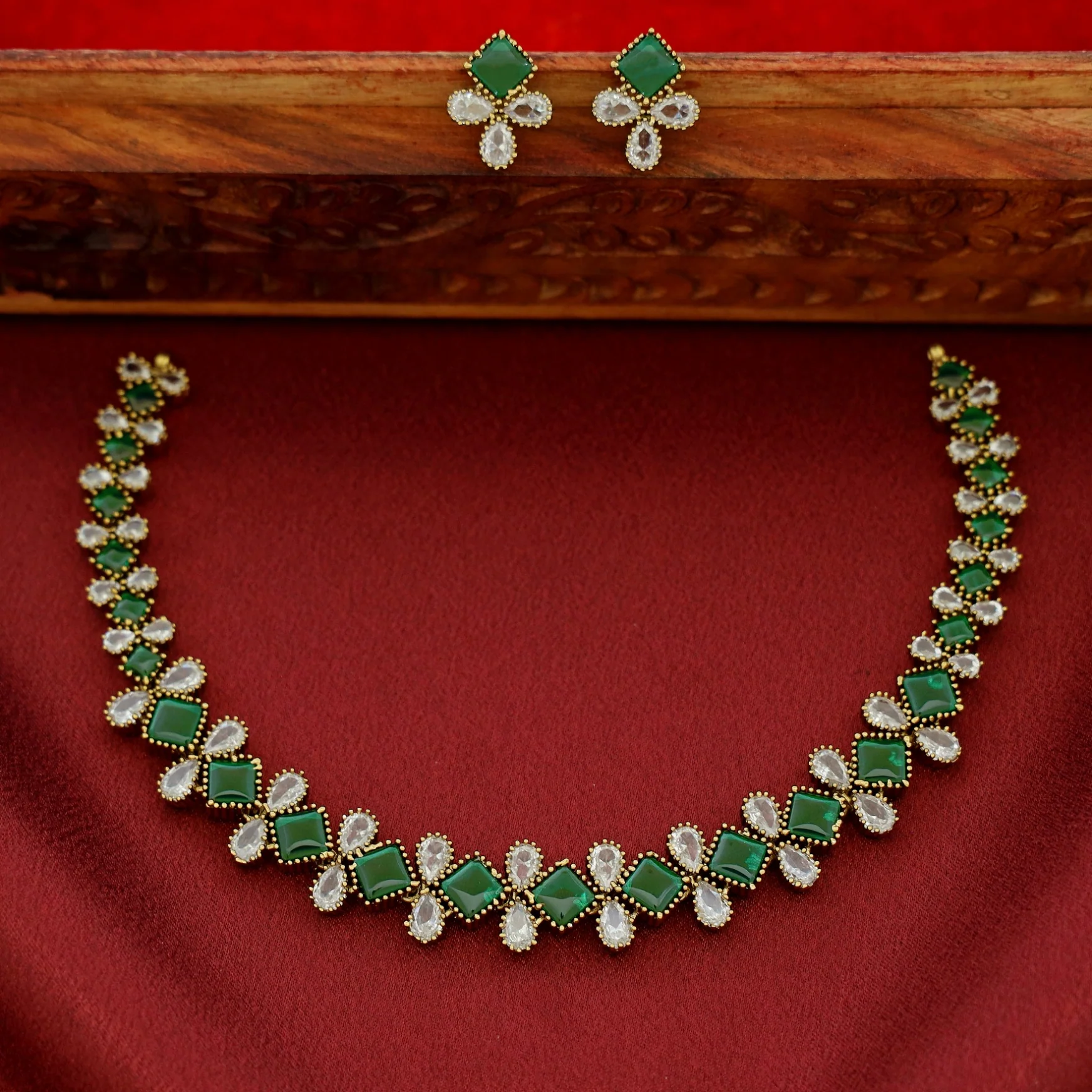 Ritvika Kemp Stone Short Neckpiece With Earring - Image 5