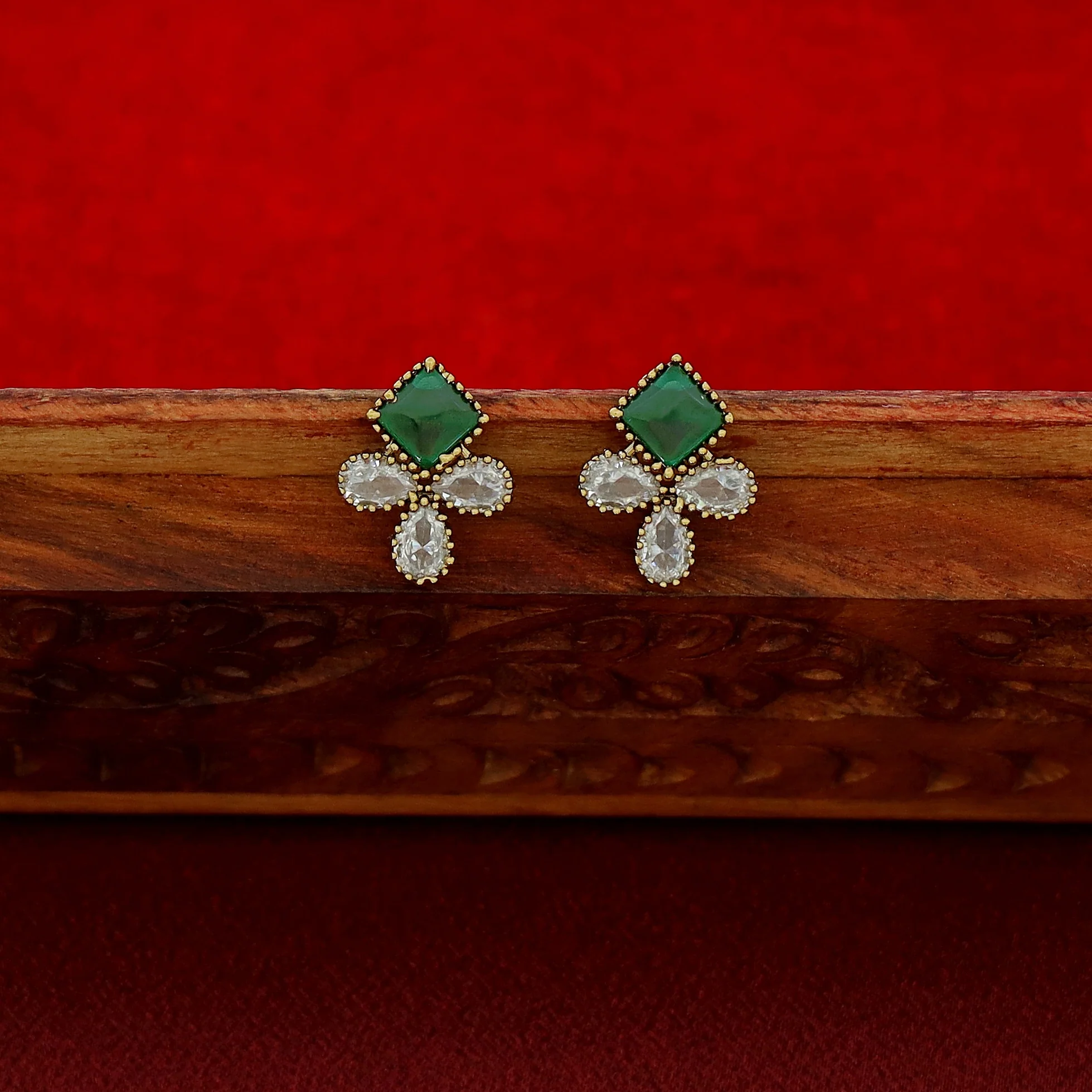 Ritvika Kemp Stone Short Neckpiece With Earring - Image 6