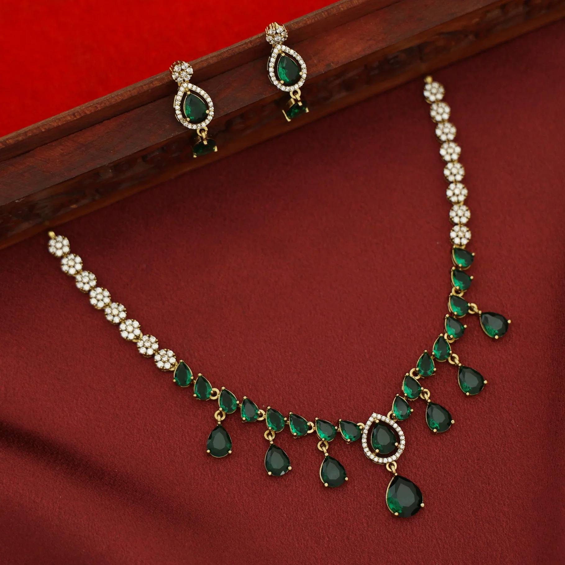 Rivya Sayali Glossy Drop Short Neckpiece With Earring - Image 4