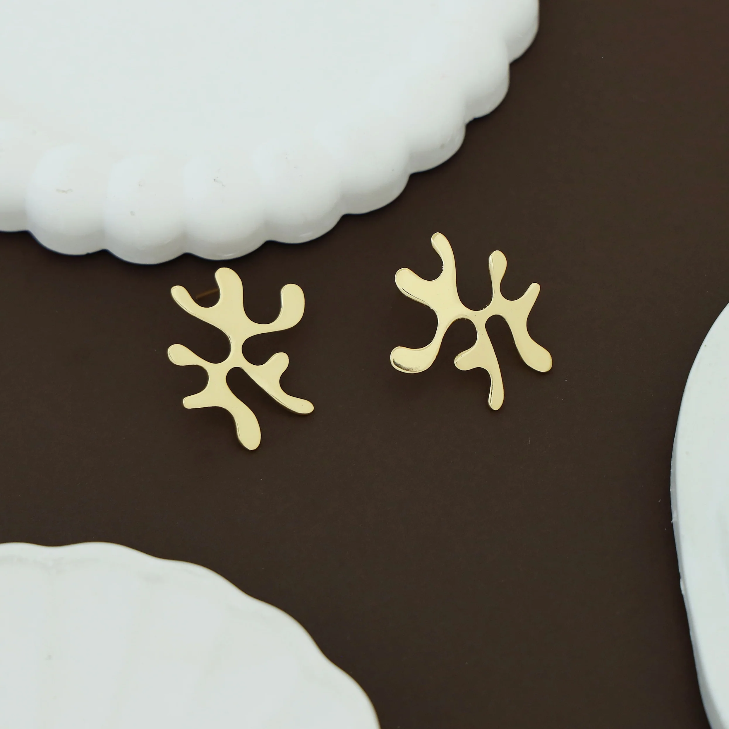 Riyanan Golden Coral Shape Earring - Image 2