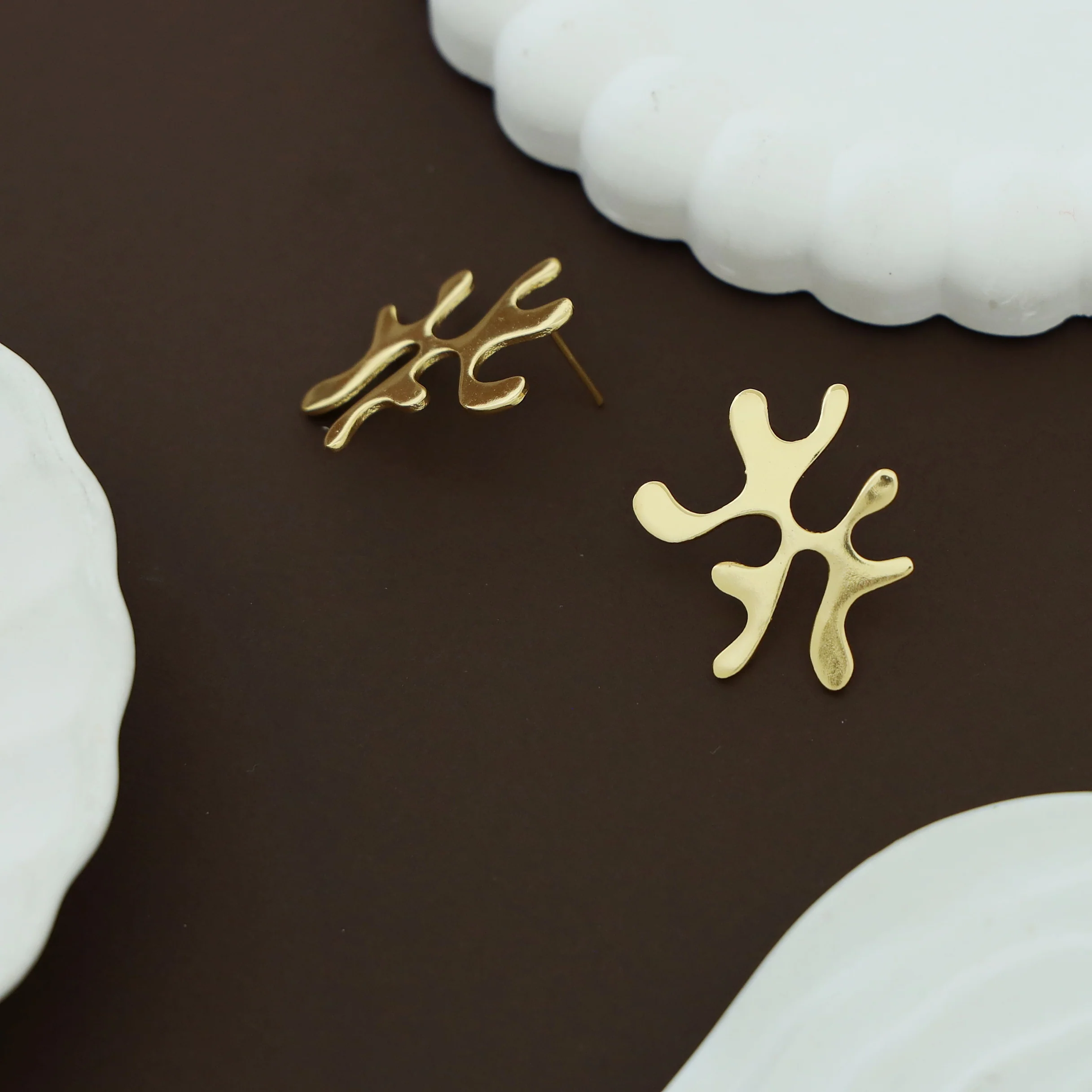 Riyanan Golden Coral Shape Earring - Image 3