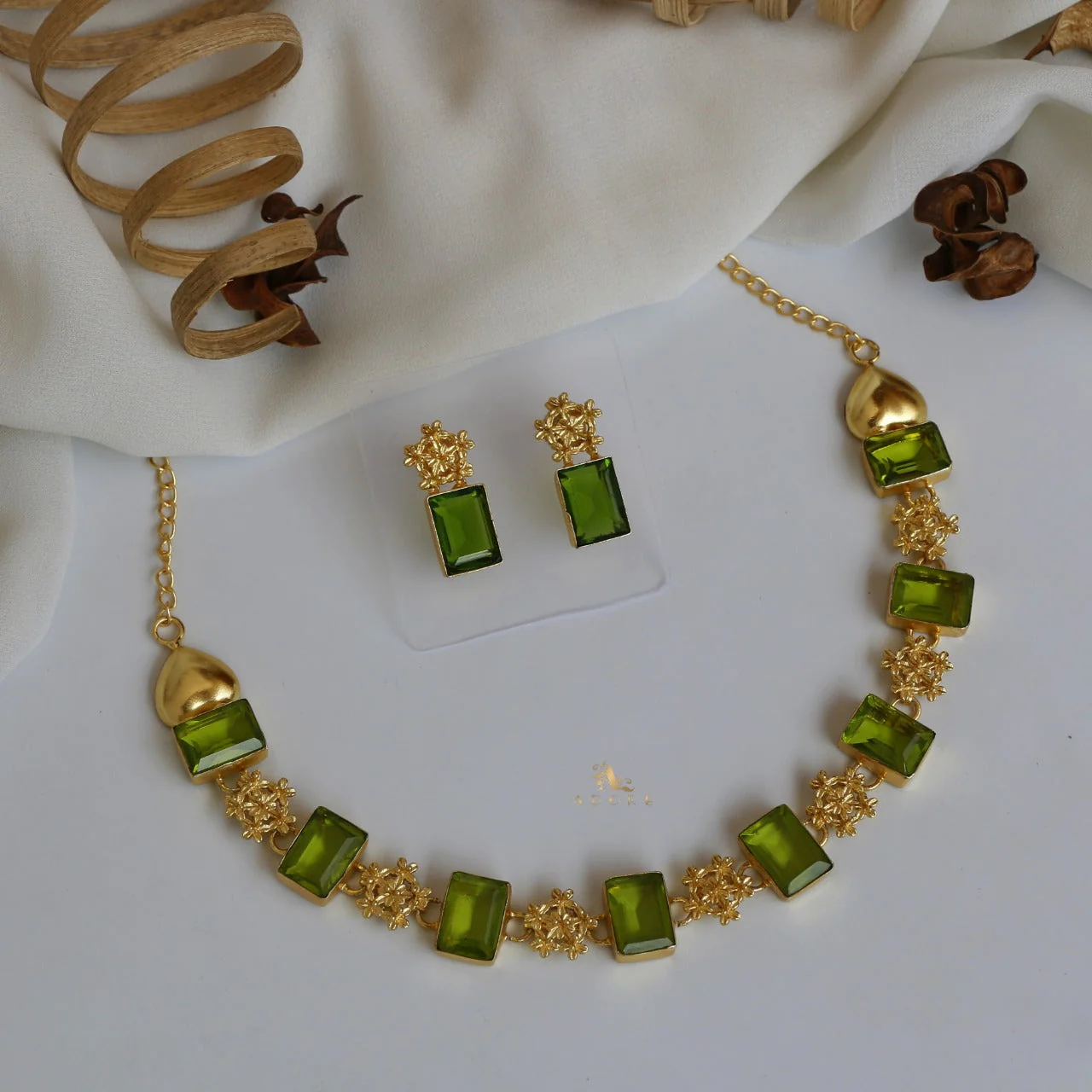 Royal Sparkle Neckpiece Plus Stud - Image 10