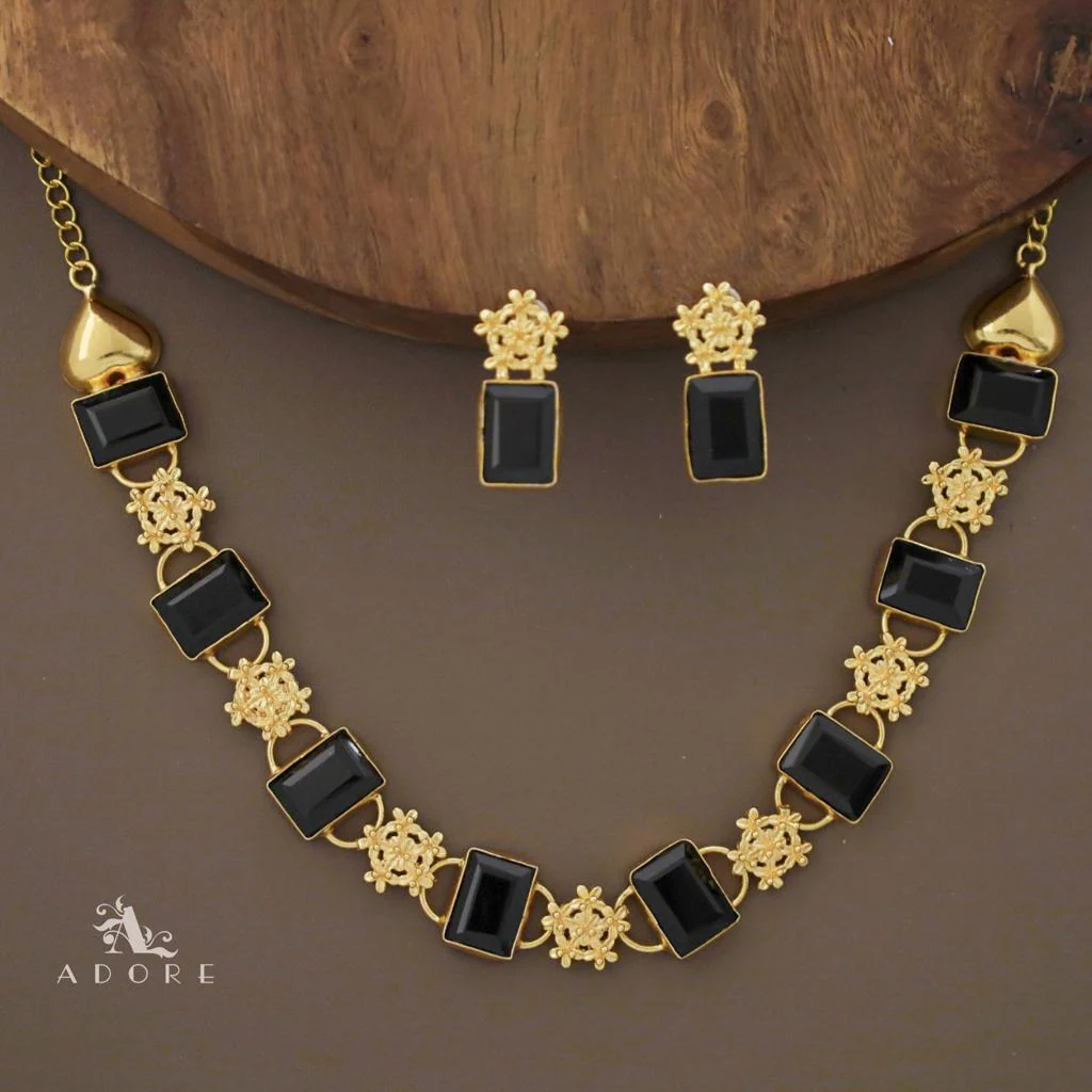 Royal Sparkle Neckpiece Plus Stud - Image 12